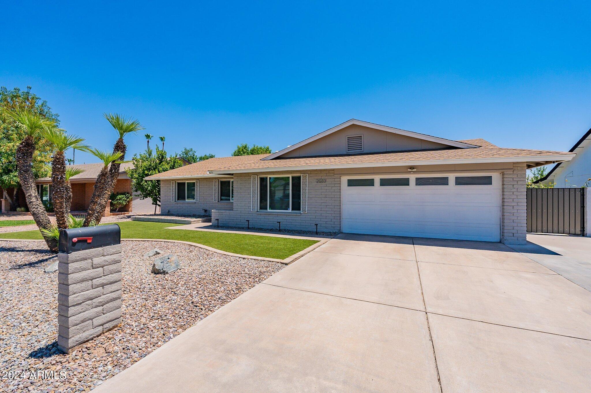 2033 E HARVARD Drive