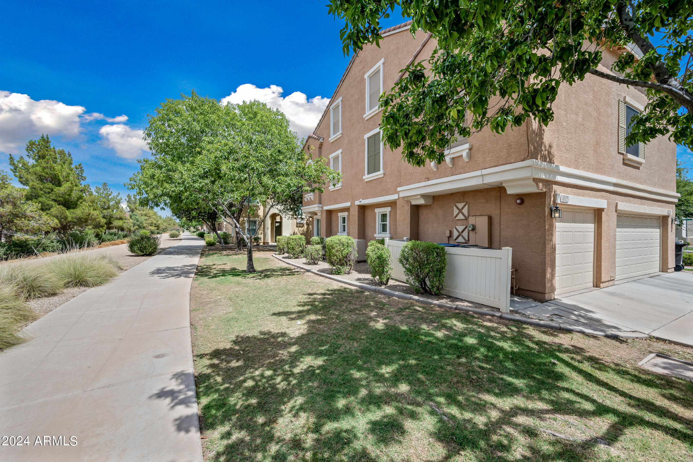 4042 E JASPER Drive