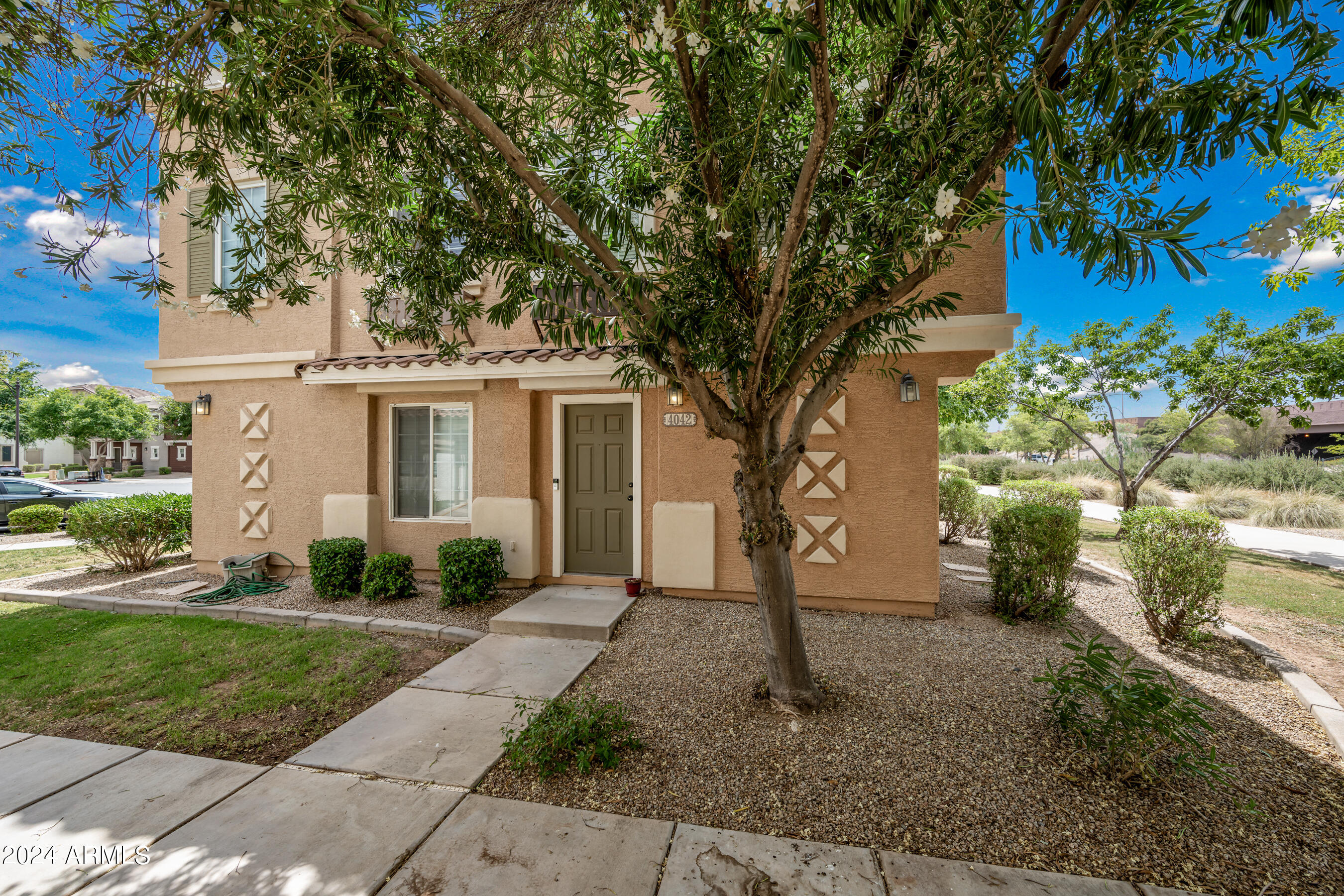 4042 E JASPER Drive