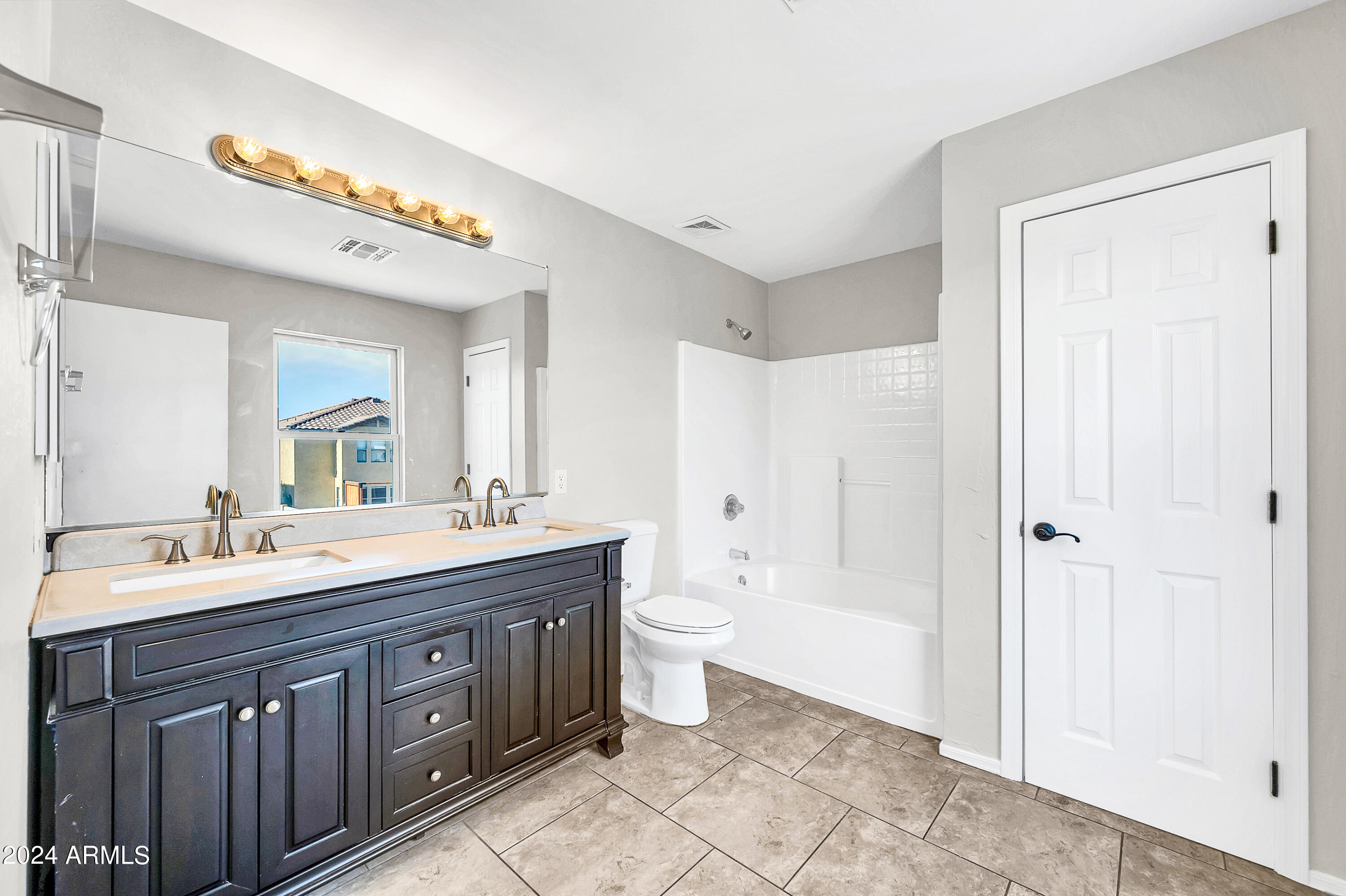 597 W PALO VERDE Street