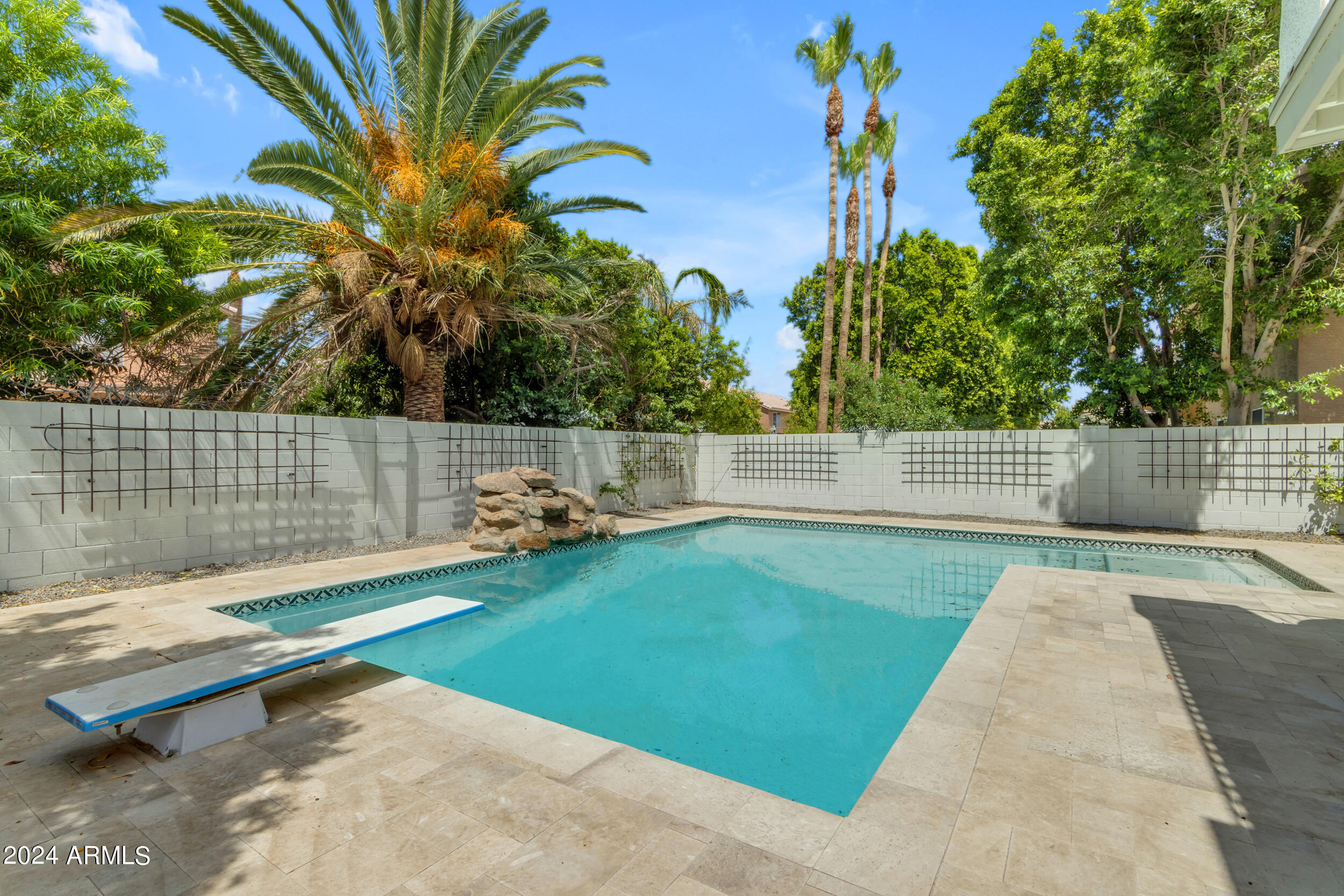 2382 W BINNER Drive
