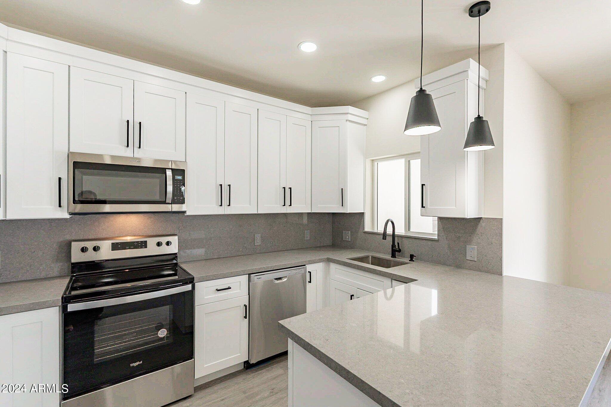 1011 W ROOSEVELT Street