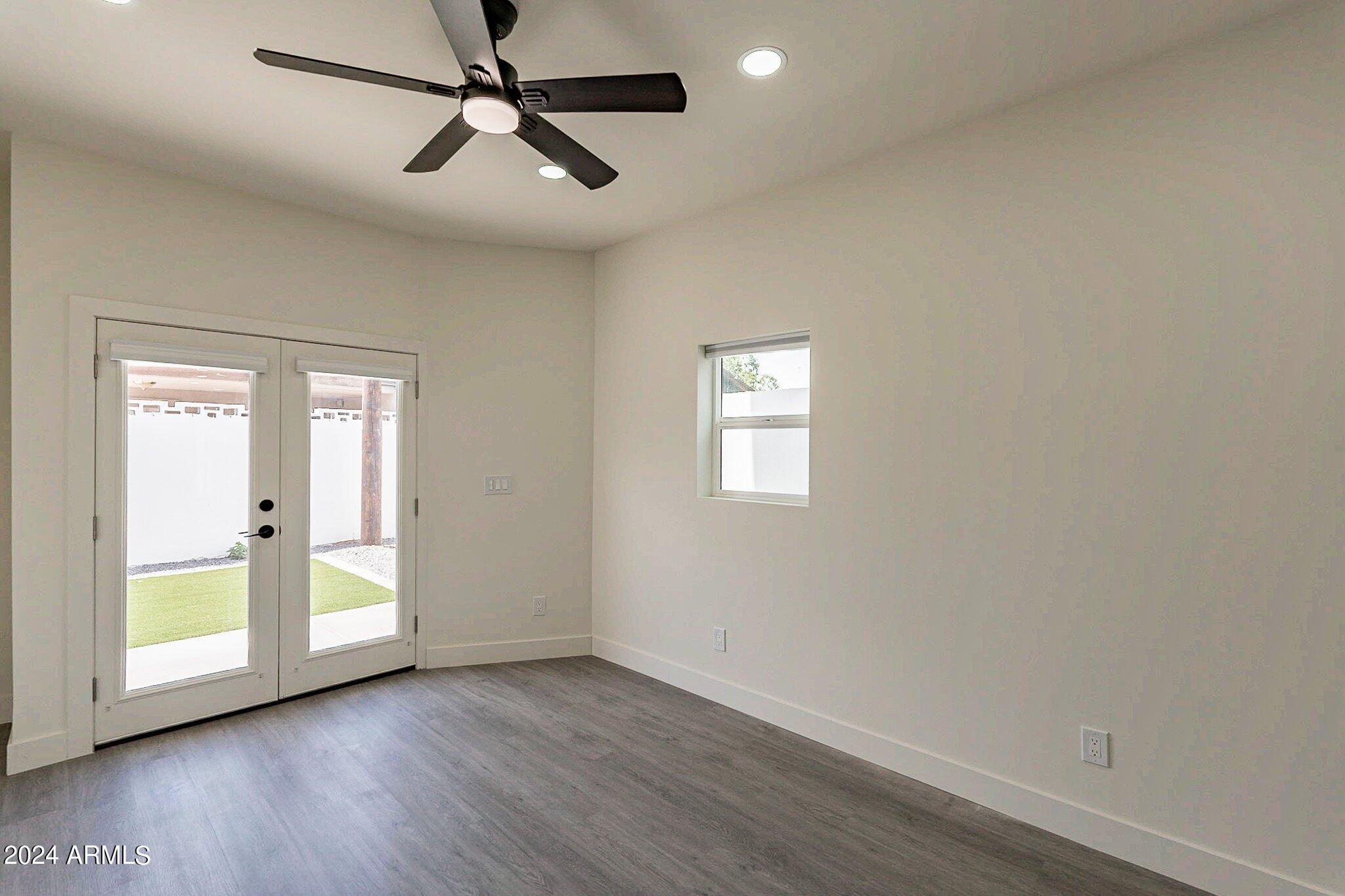 1011 W ROOSEVELT Street