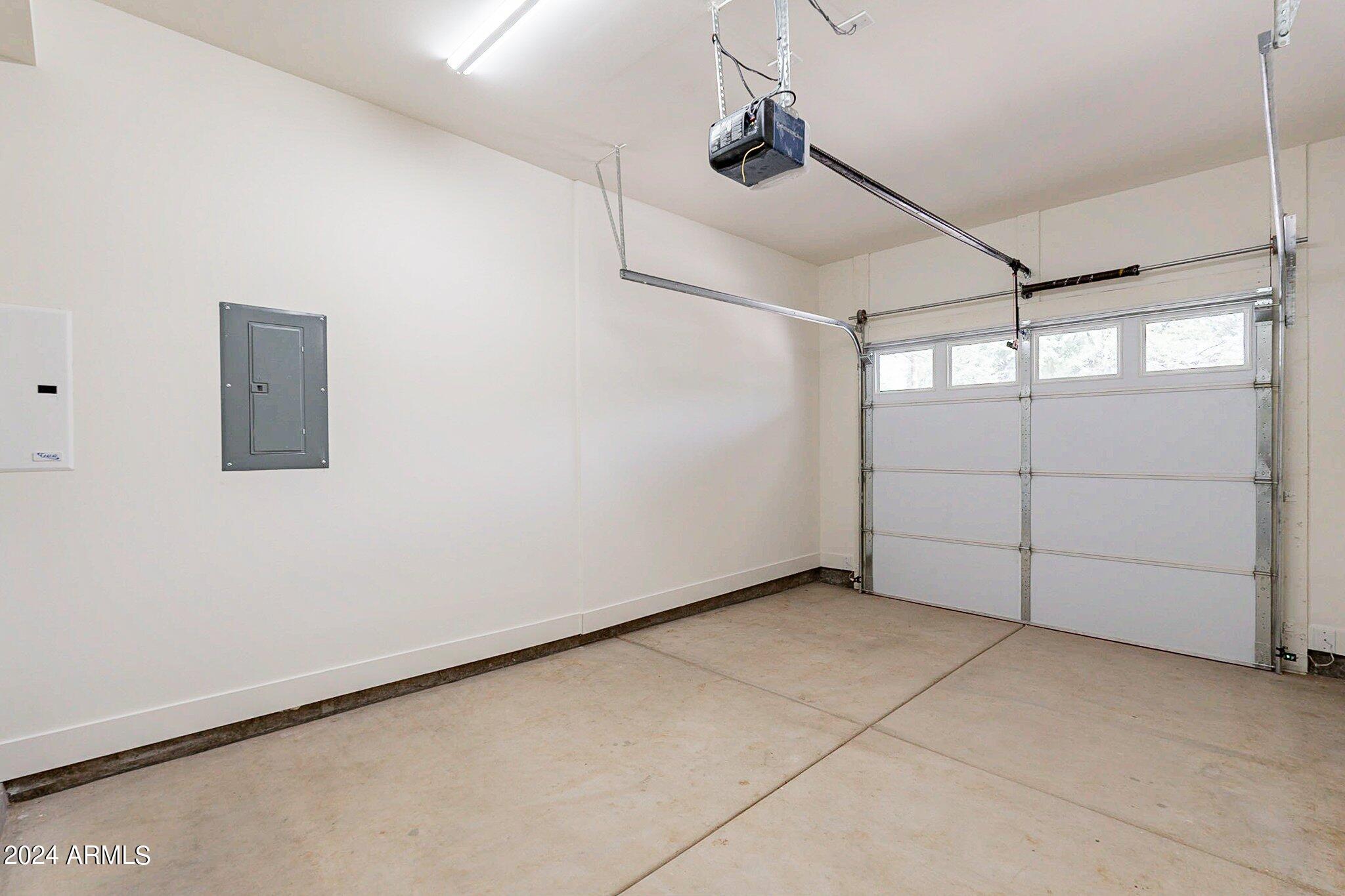 1011 W ROOSEVELT Street