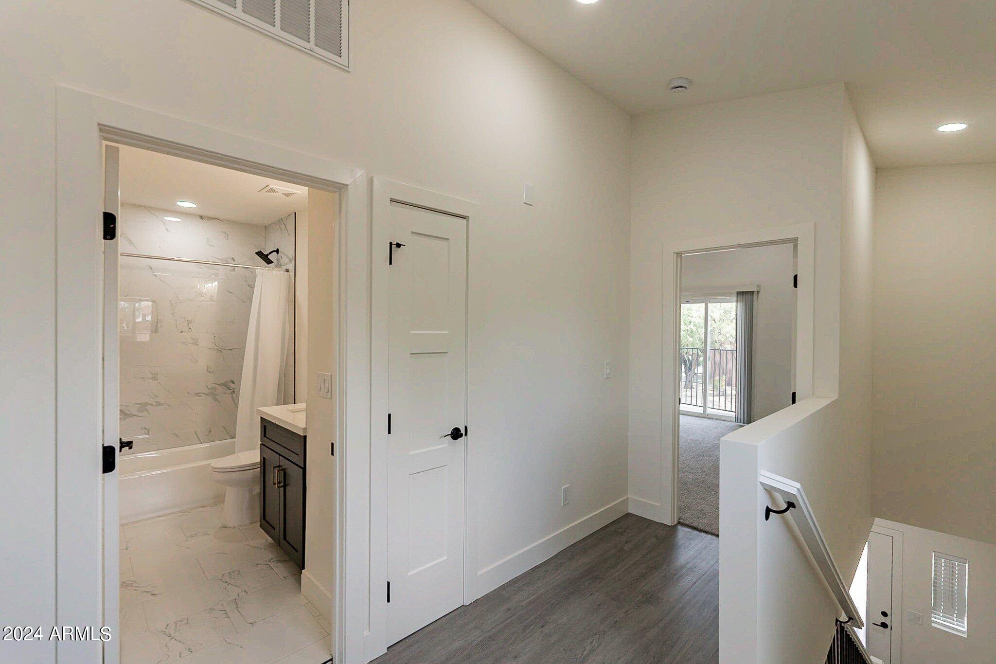 1011 W ROOSEVELT Street