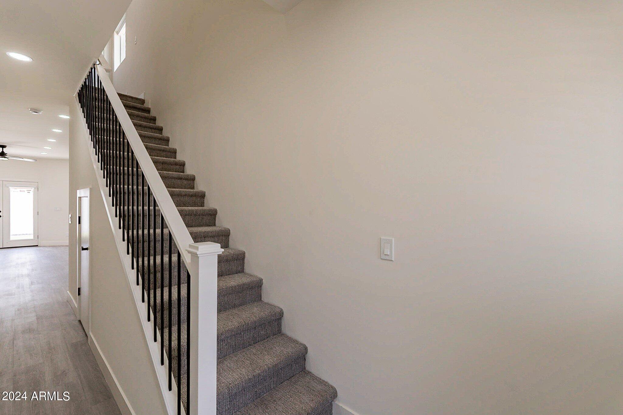 1011 W ROOSEVELT Street