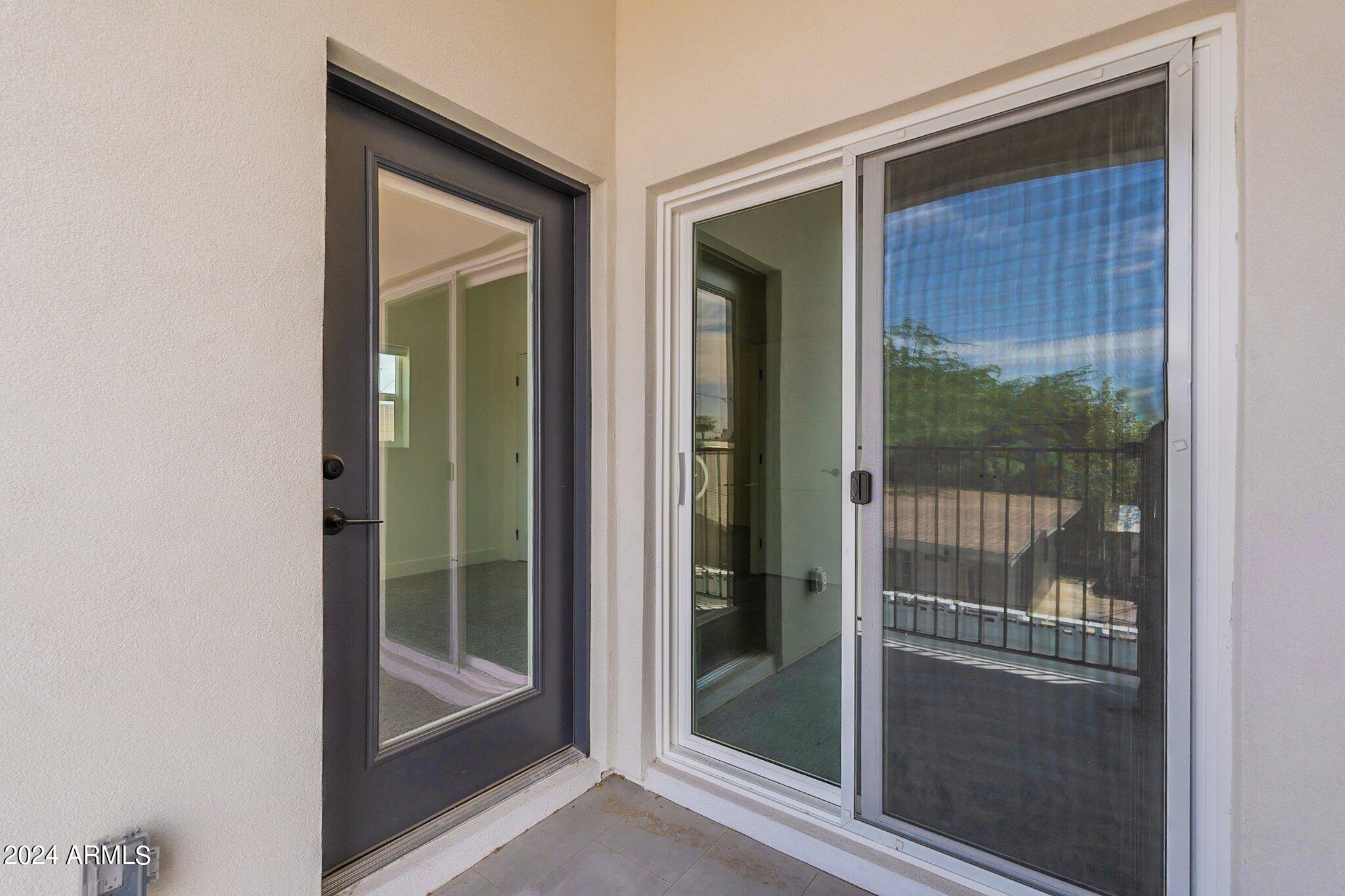 1011 W ROOSEVELT Street