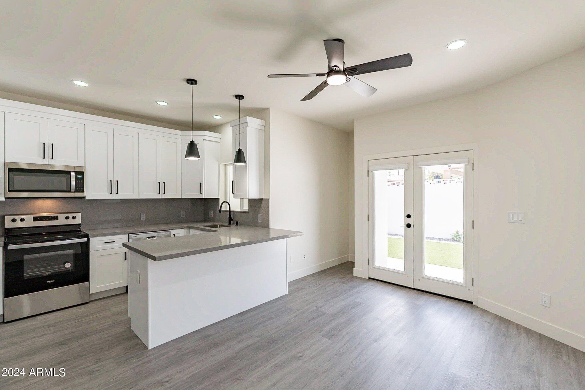 1011 W ROOSEVELT Street