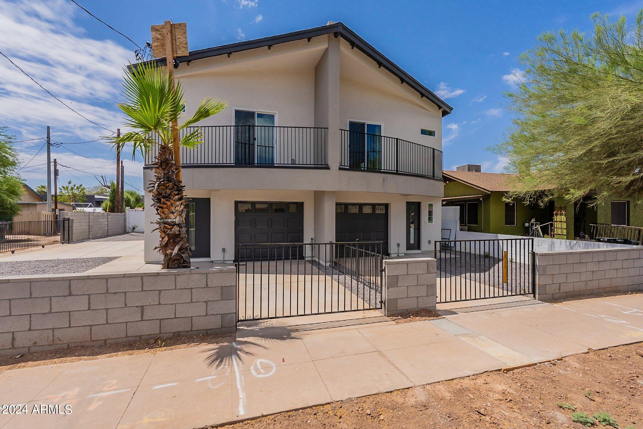 1011 W ROOSEVELT Street