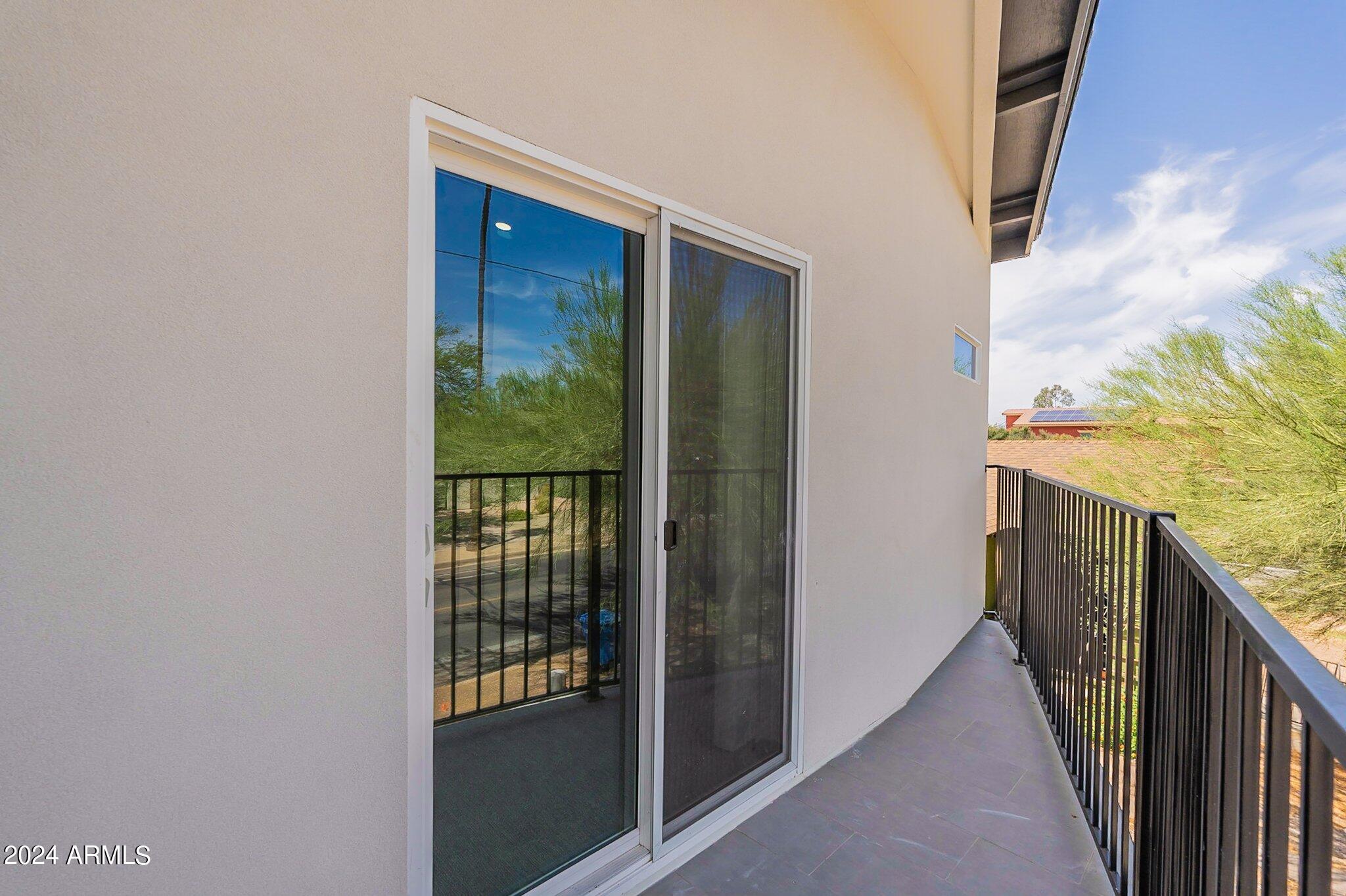 1011 W ROOSEVELT Street