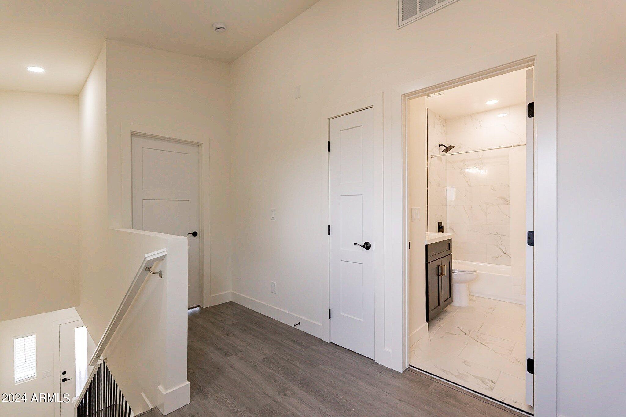 1011 W ROOSEVELT Street