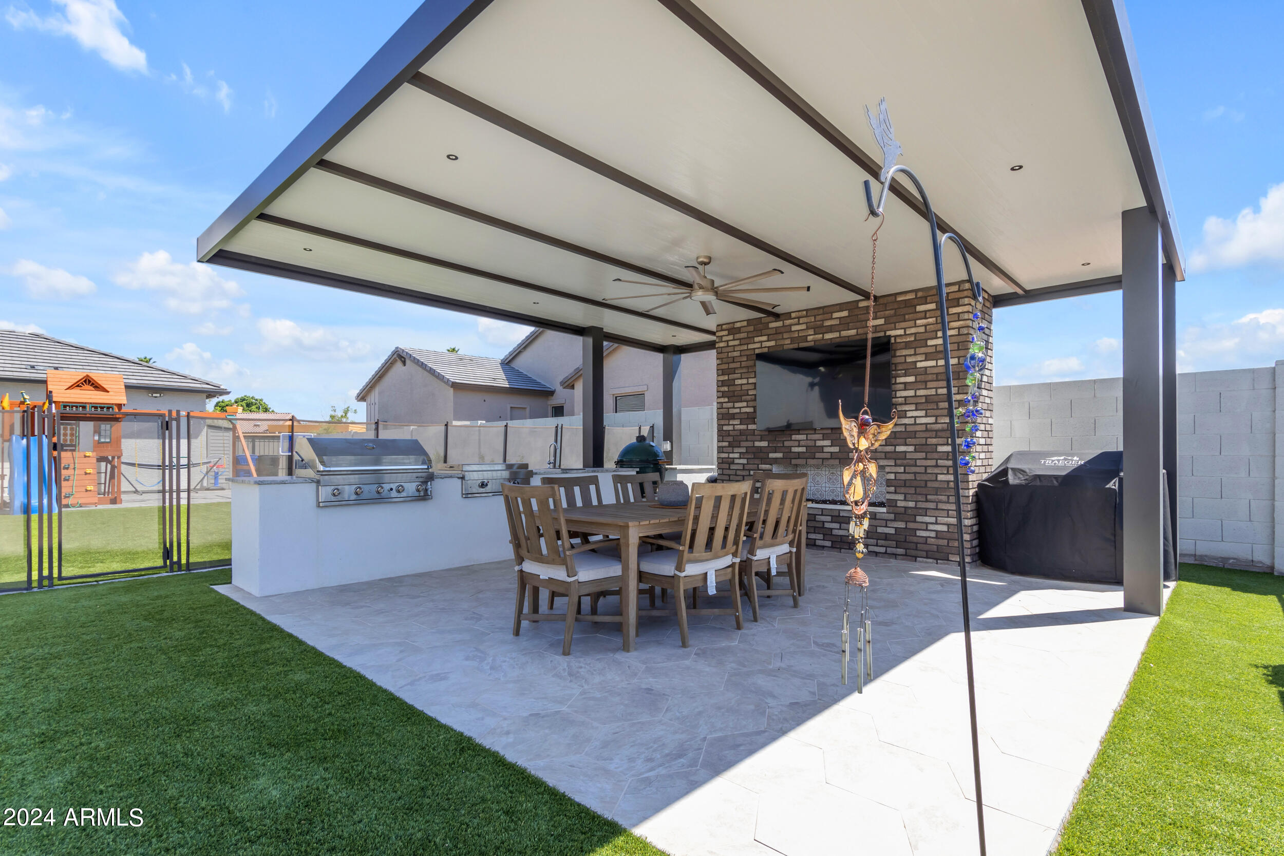 1618 E MINTON Street