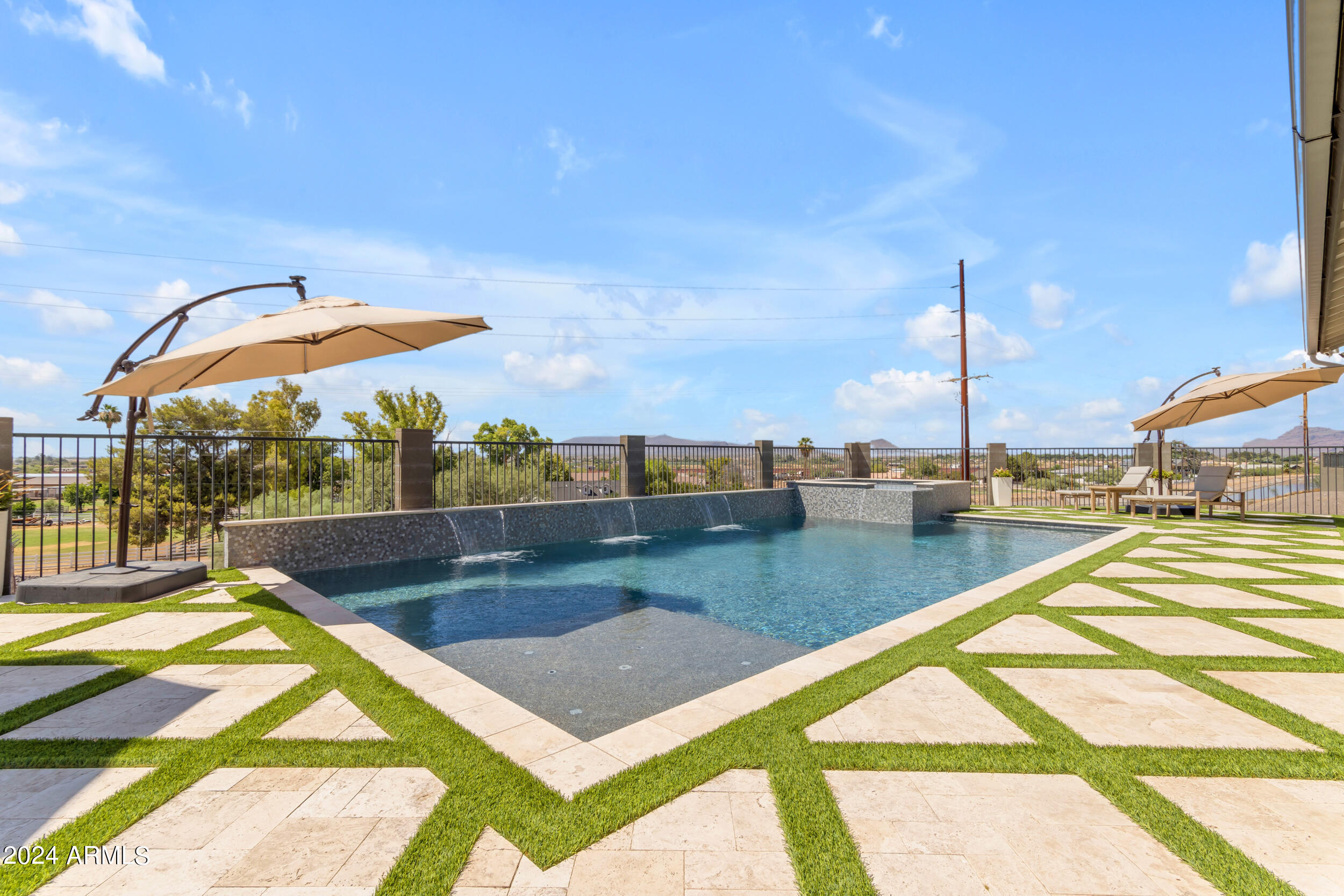 1618 E MINTON Street