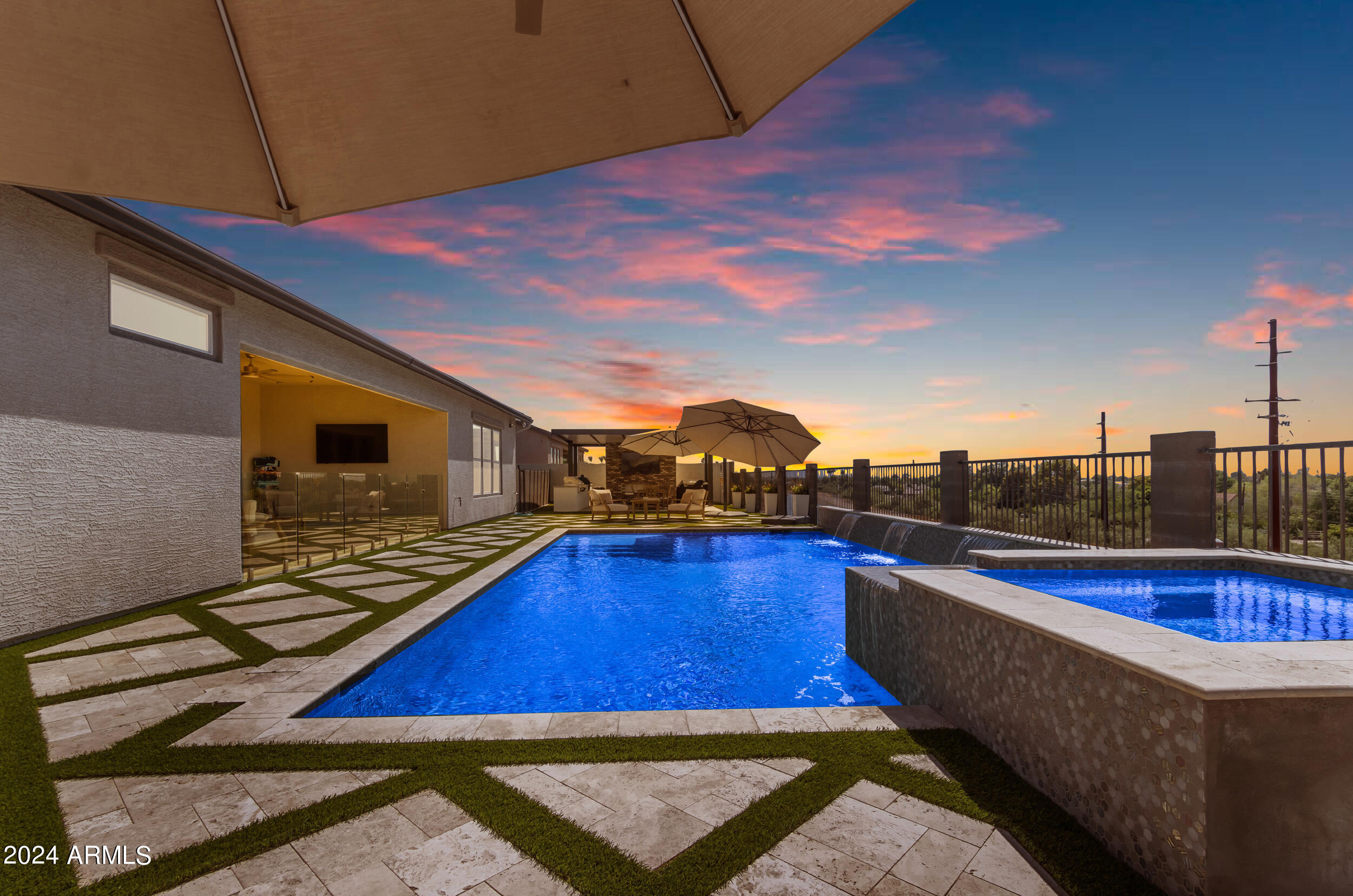 1618 E MINTON Street