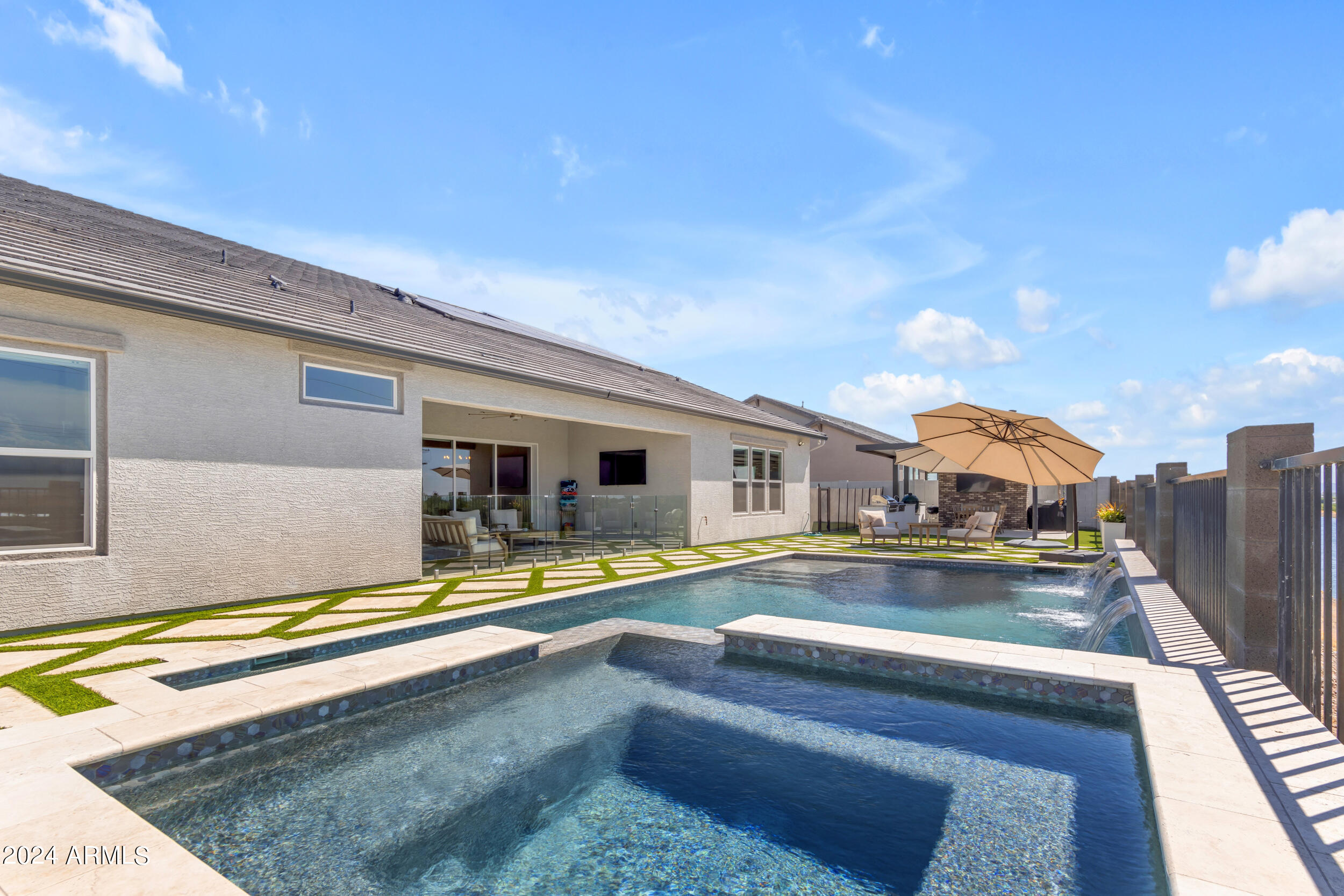 1618 E MINTON Street