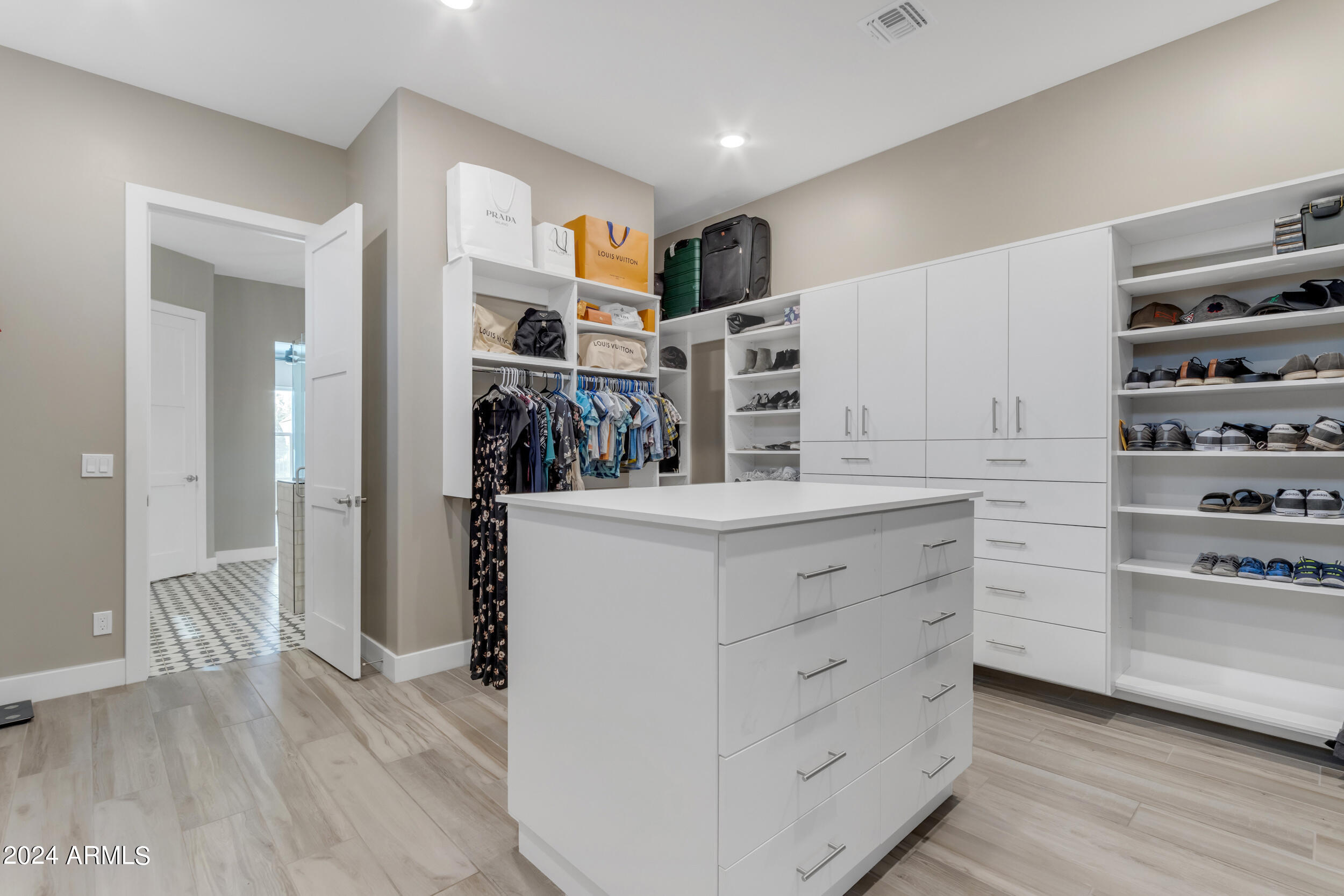 1618 E MINTON Street