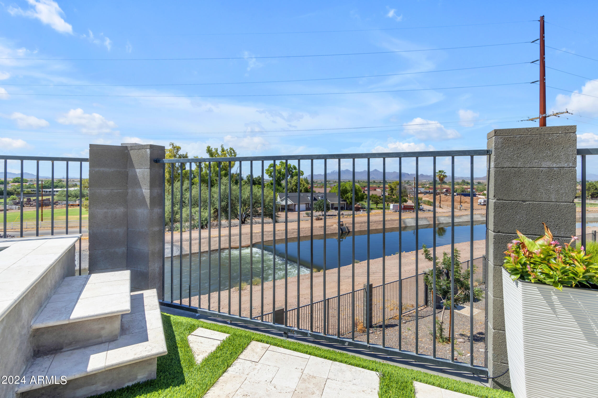 1618 E MINTON Street