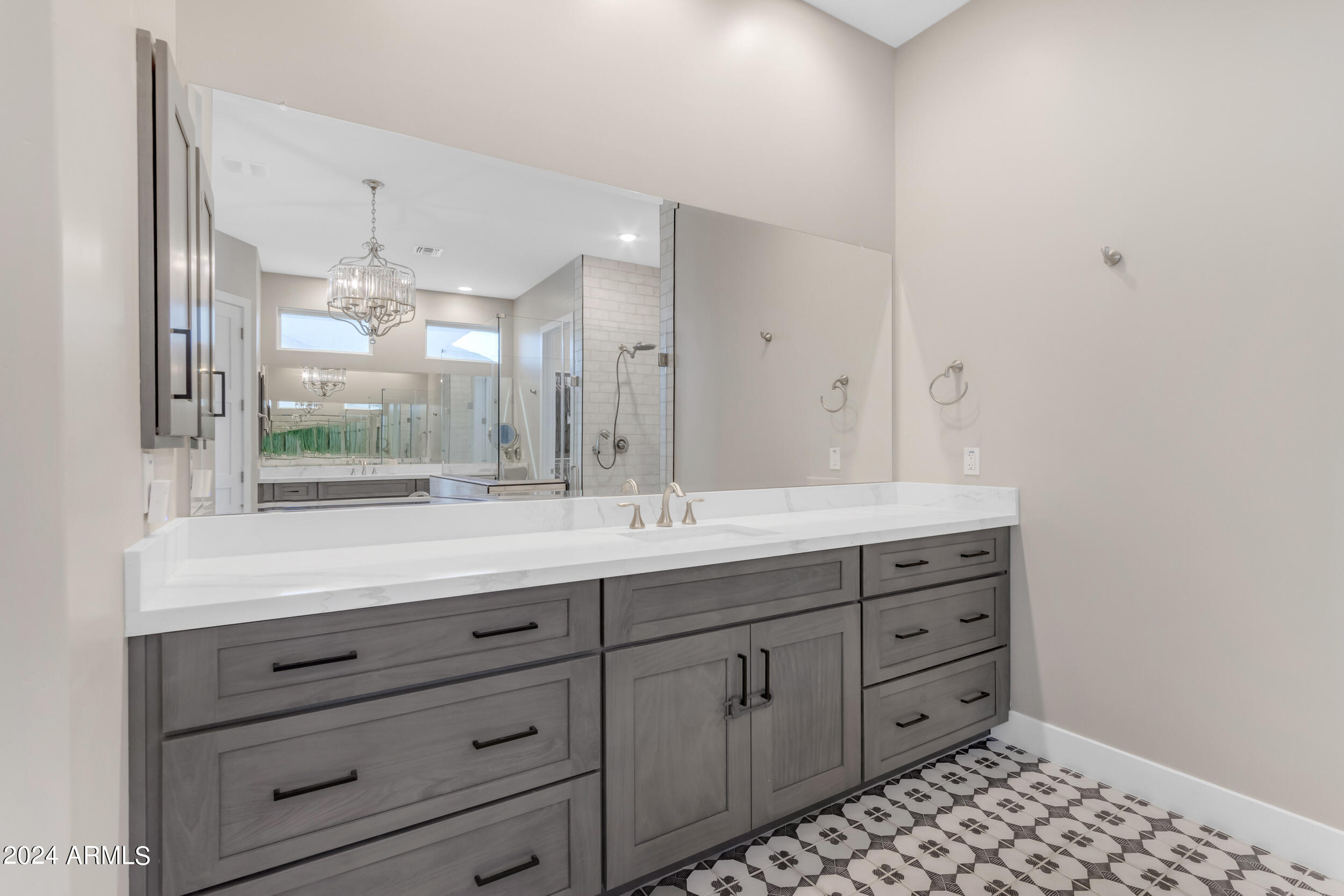 1618 E MINTON Street