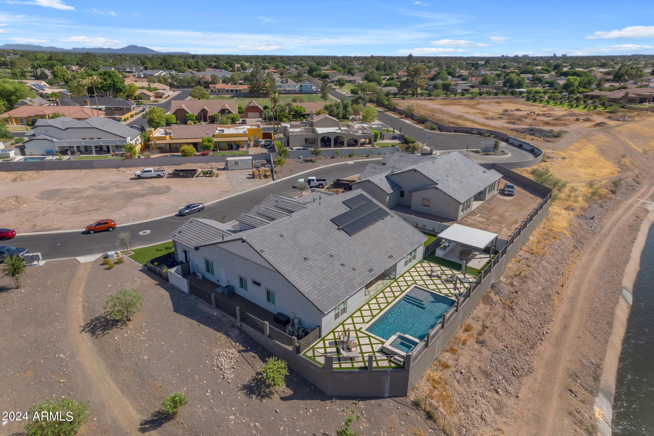 1618 E MINTON Street