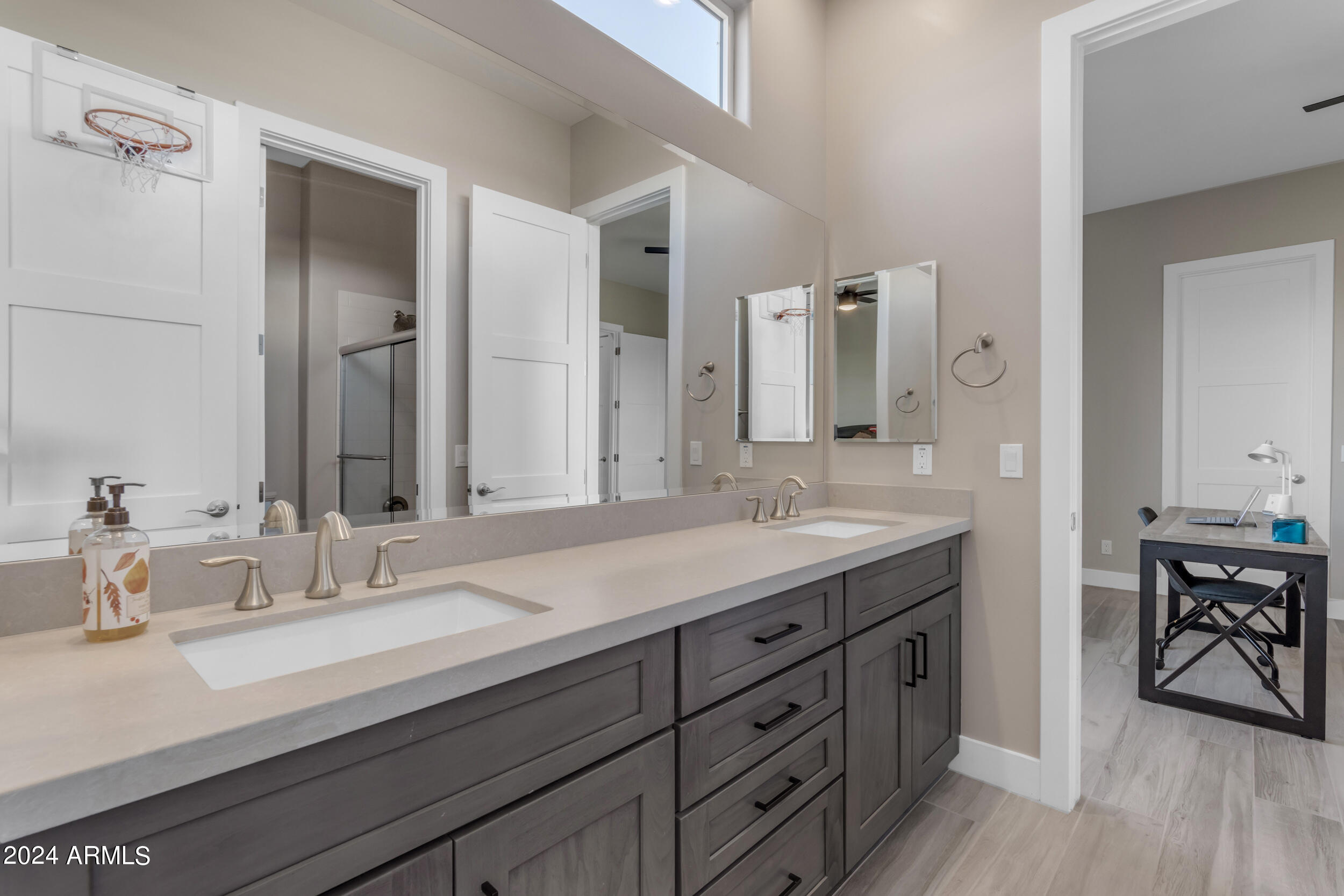 1618 E MINTON Street