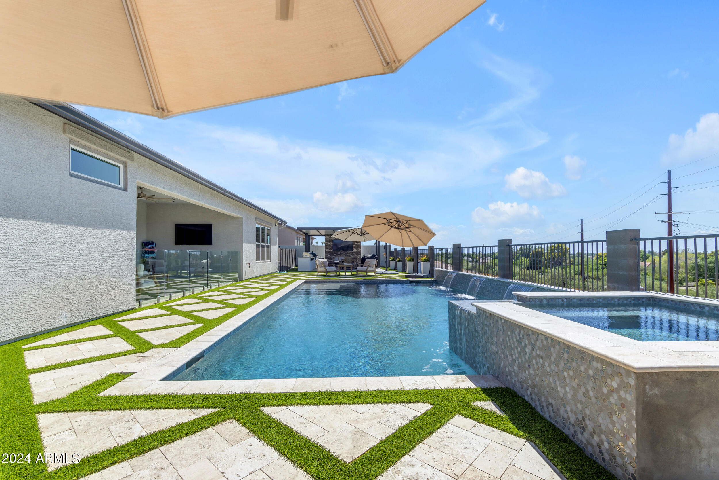 1618 E MINTON Street