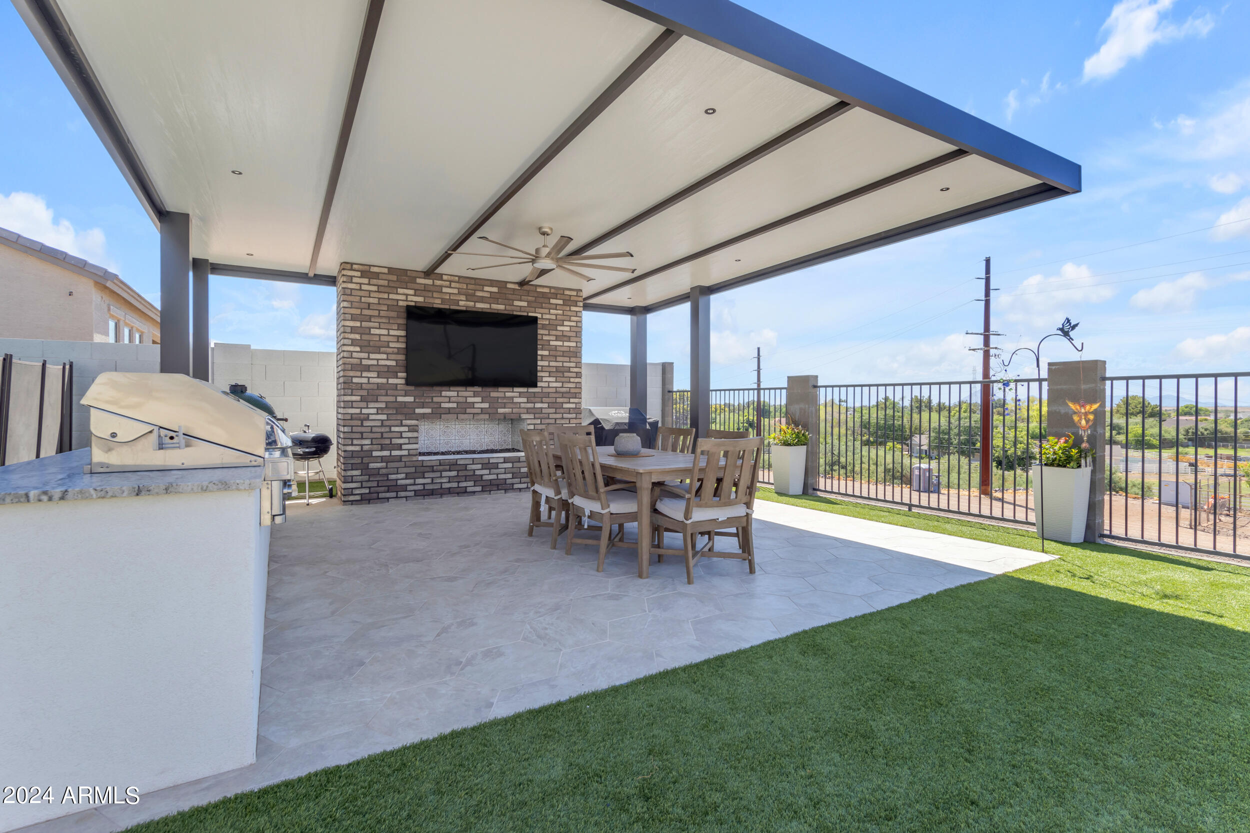 1618 E MINTON Street