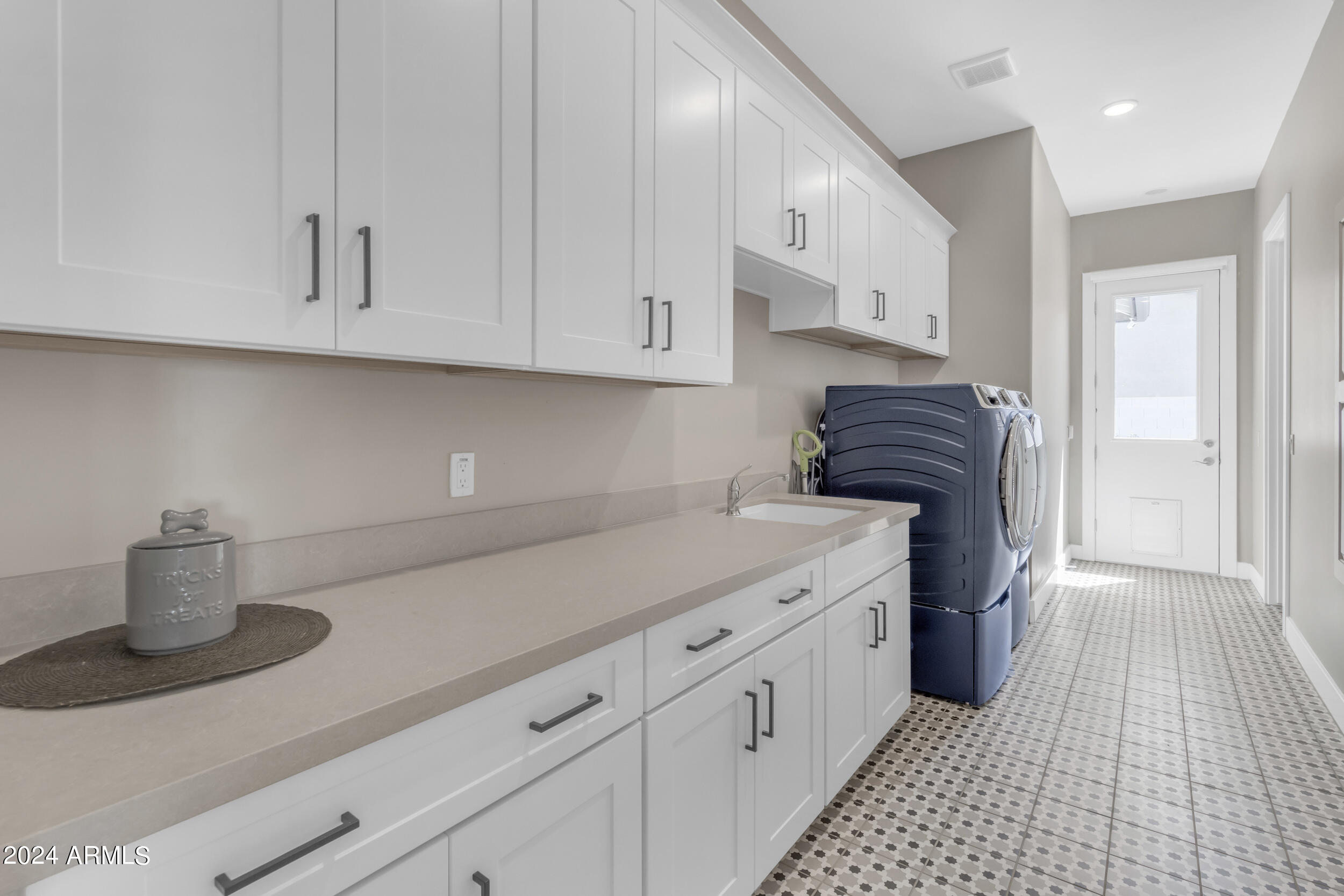 1618 E MINTON Street