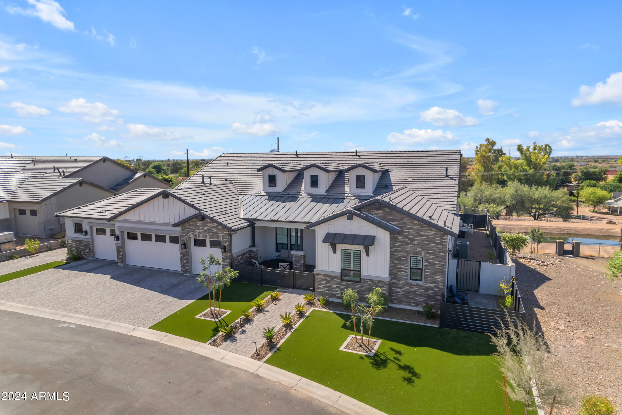 1618 E MINTON Street