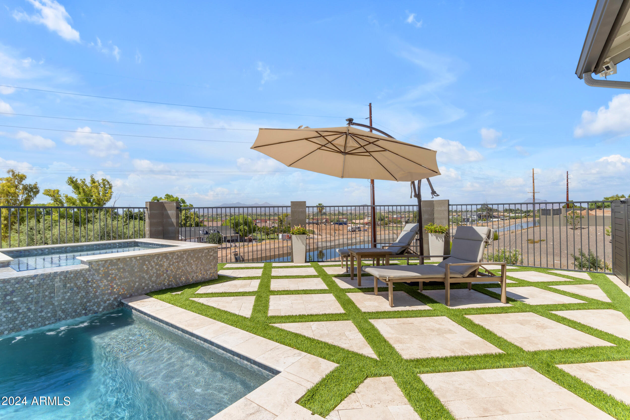 1618 E MINTON Street