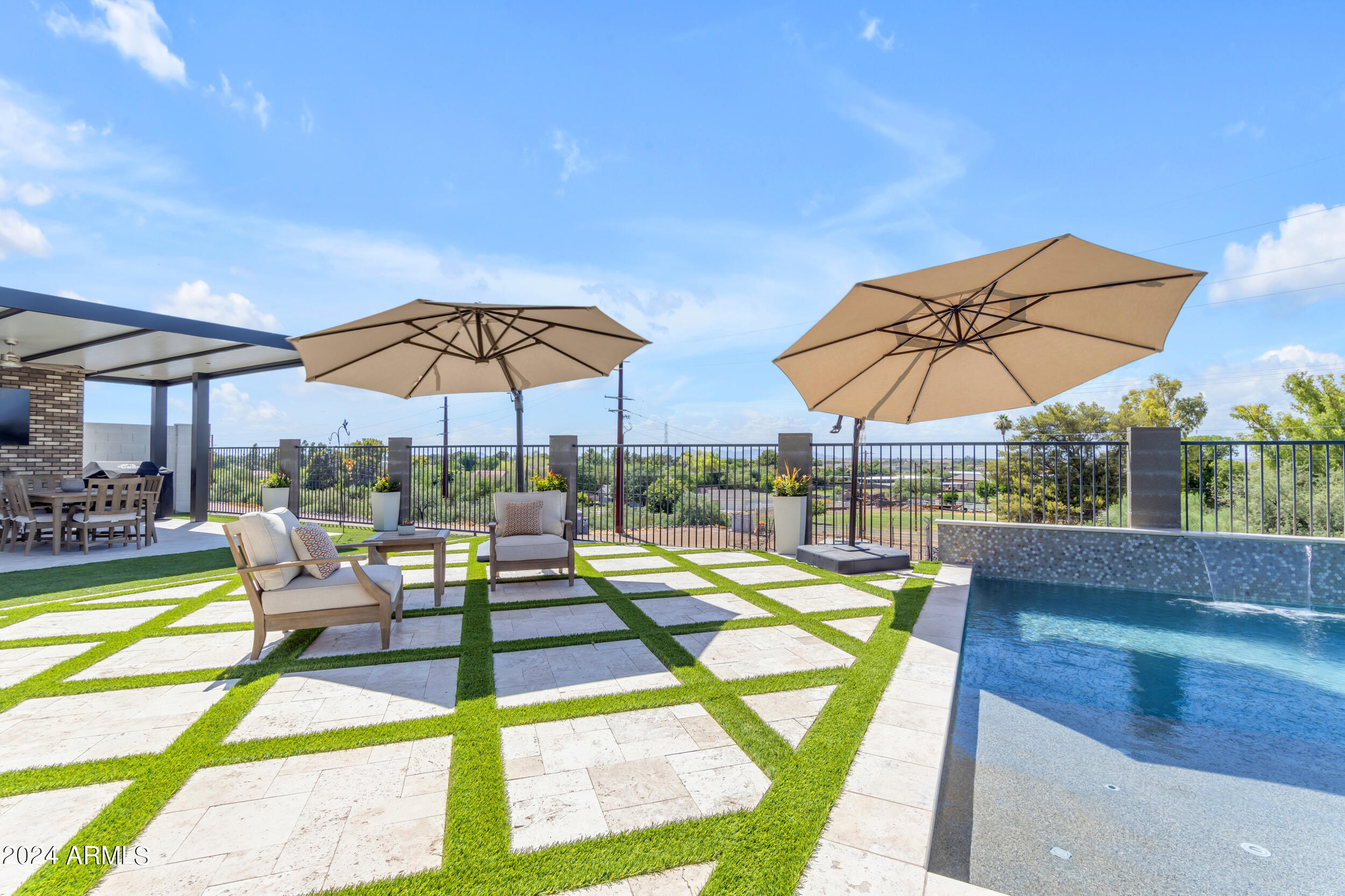 1618 E MINTON Street