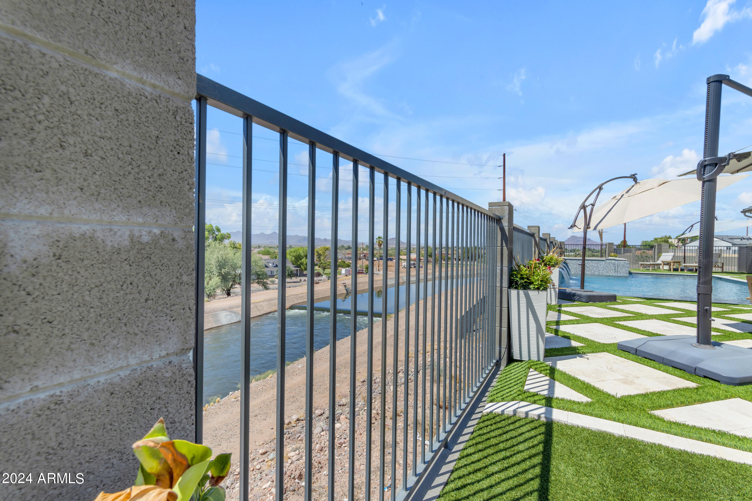 1618 E MINTON Street