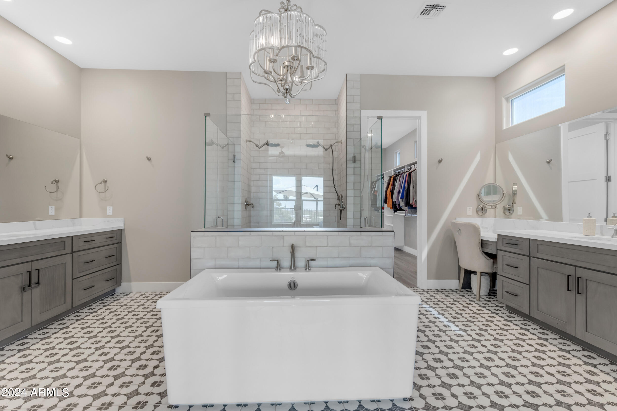 1618 E MINTON Street