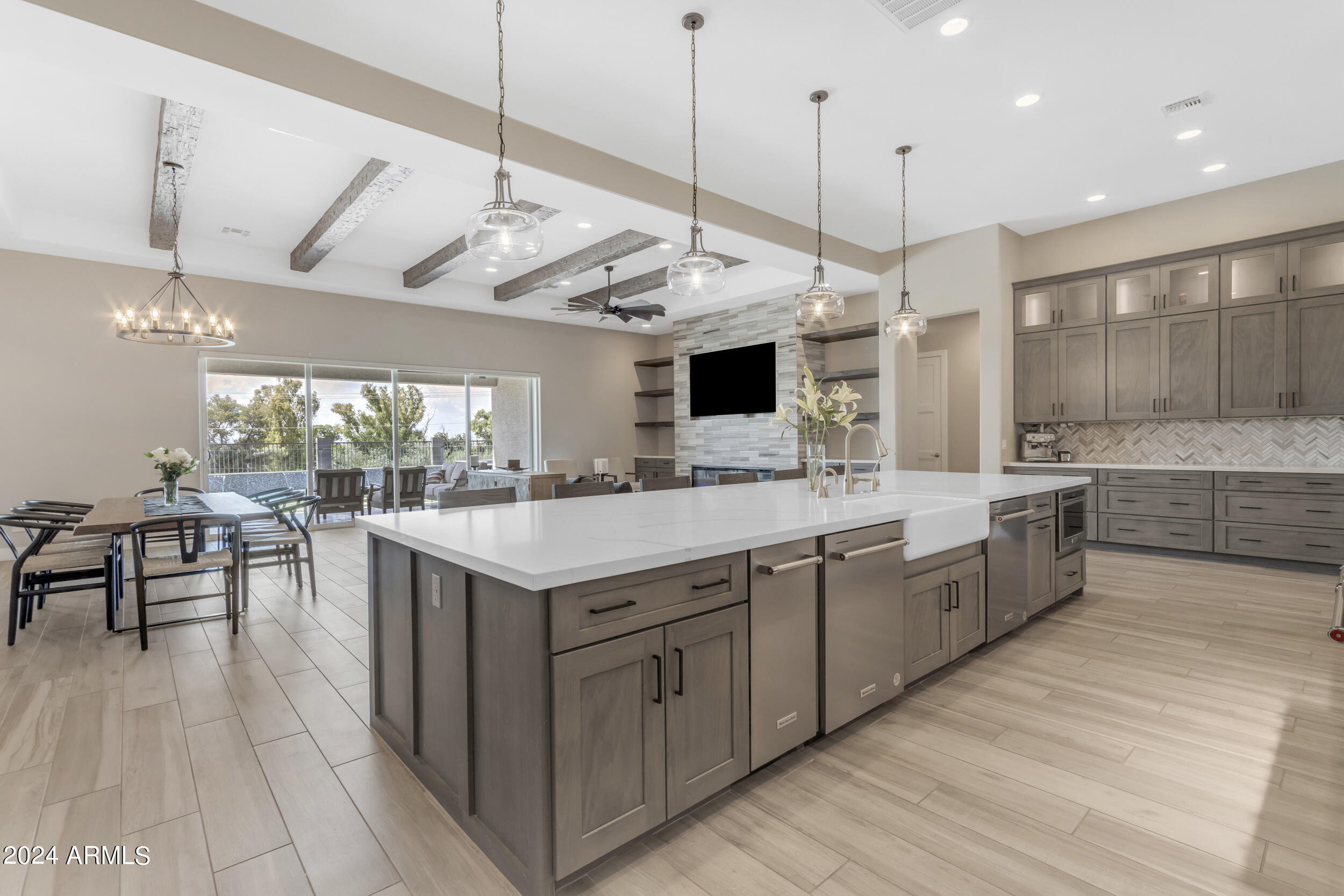 1618 E MINTON Street