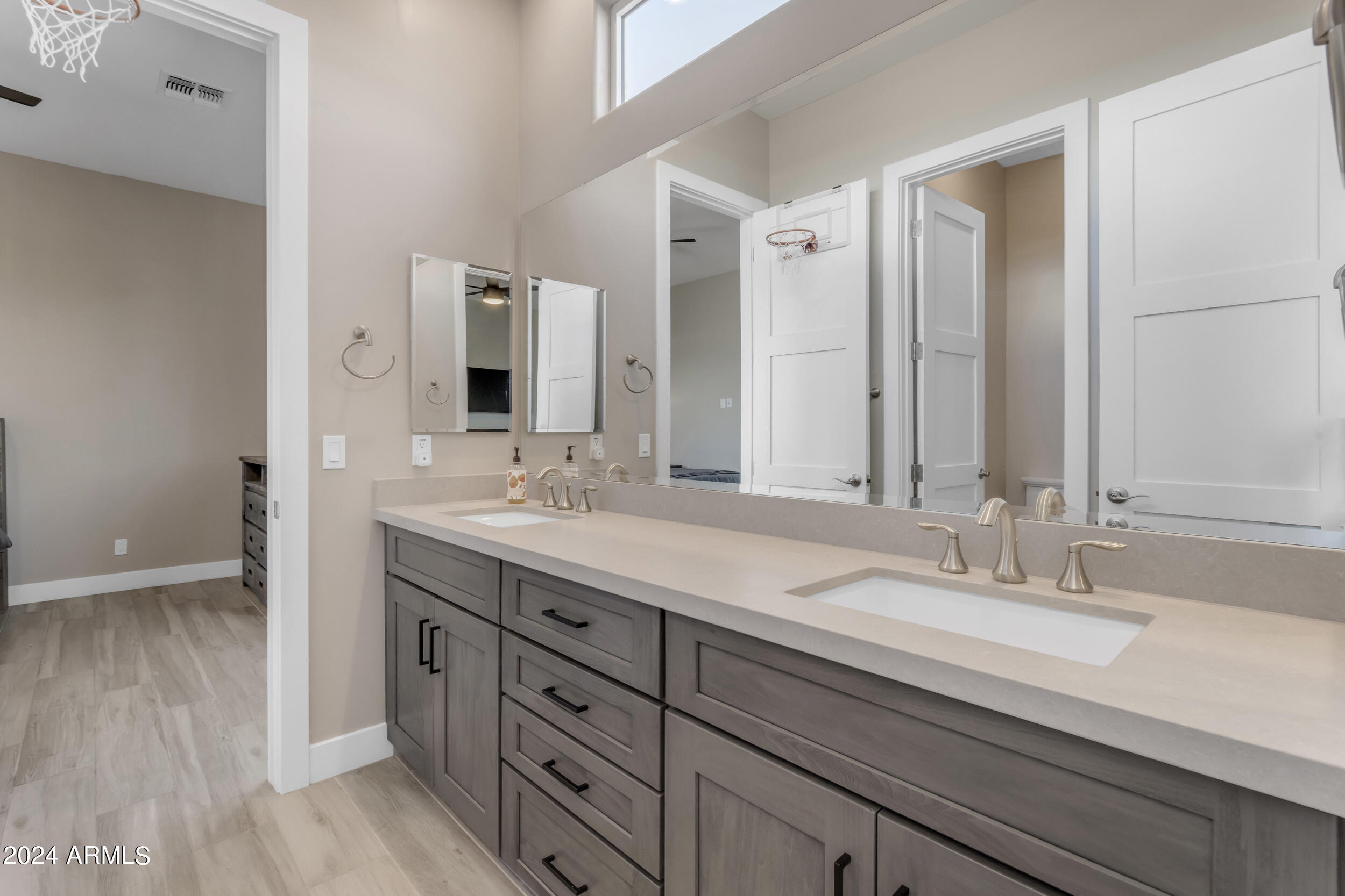 1618 E MINTON Street