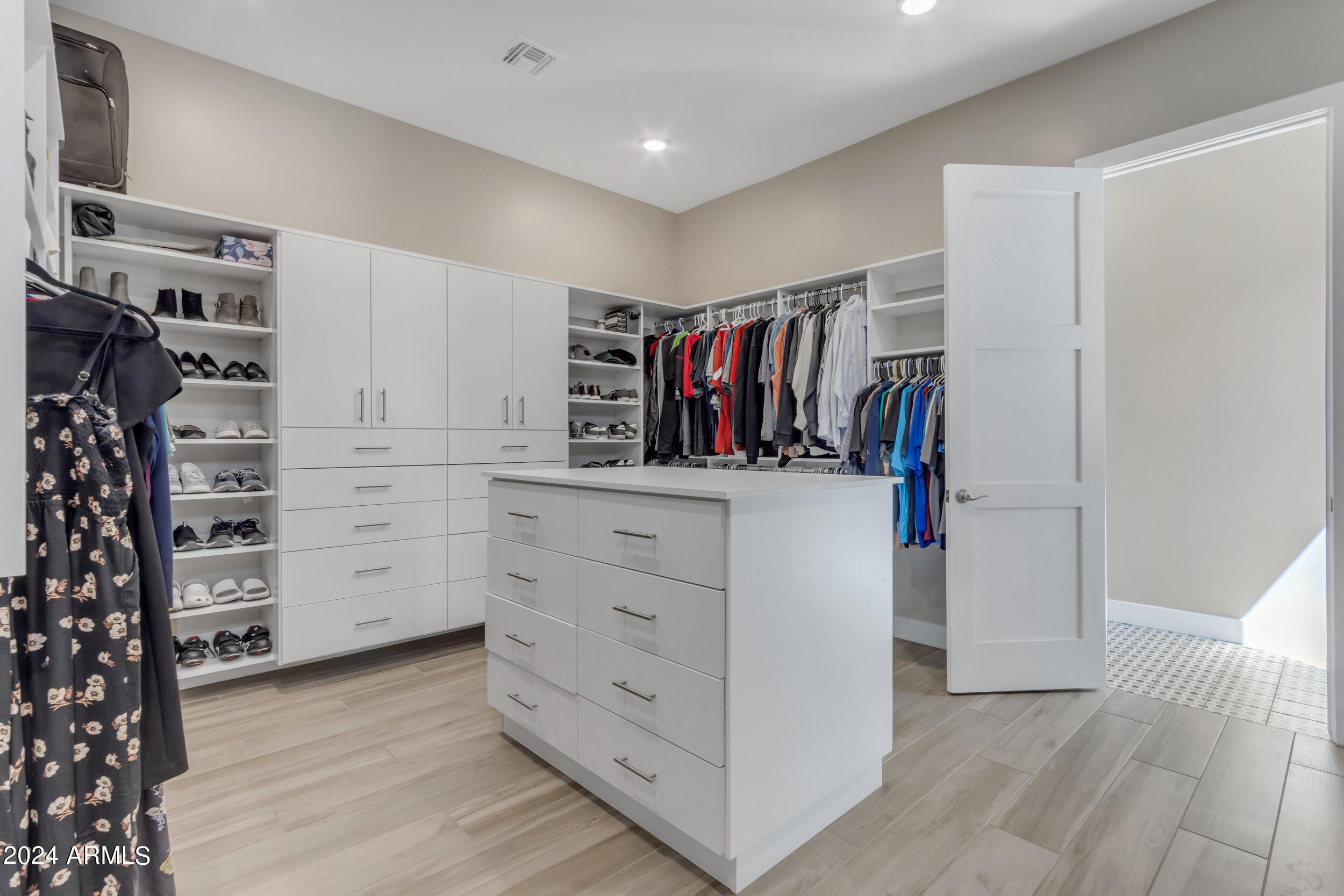 1618 E MINTON Street