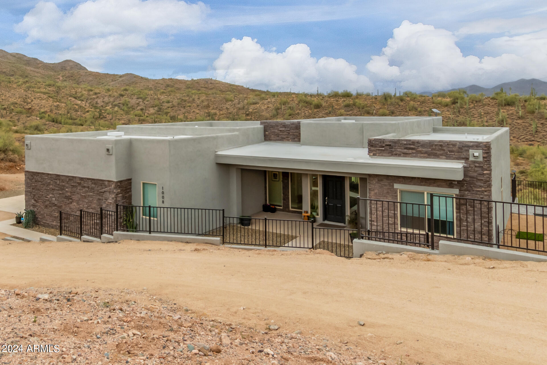 1008 W CIRCLE MOUNTAIN Road