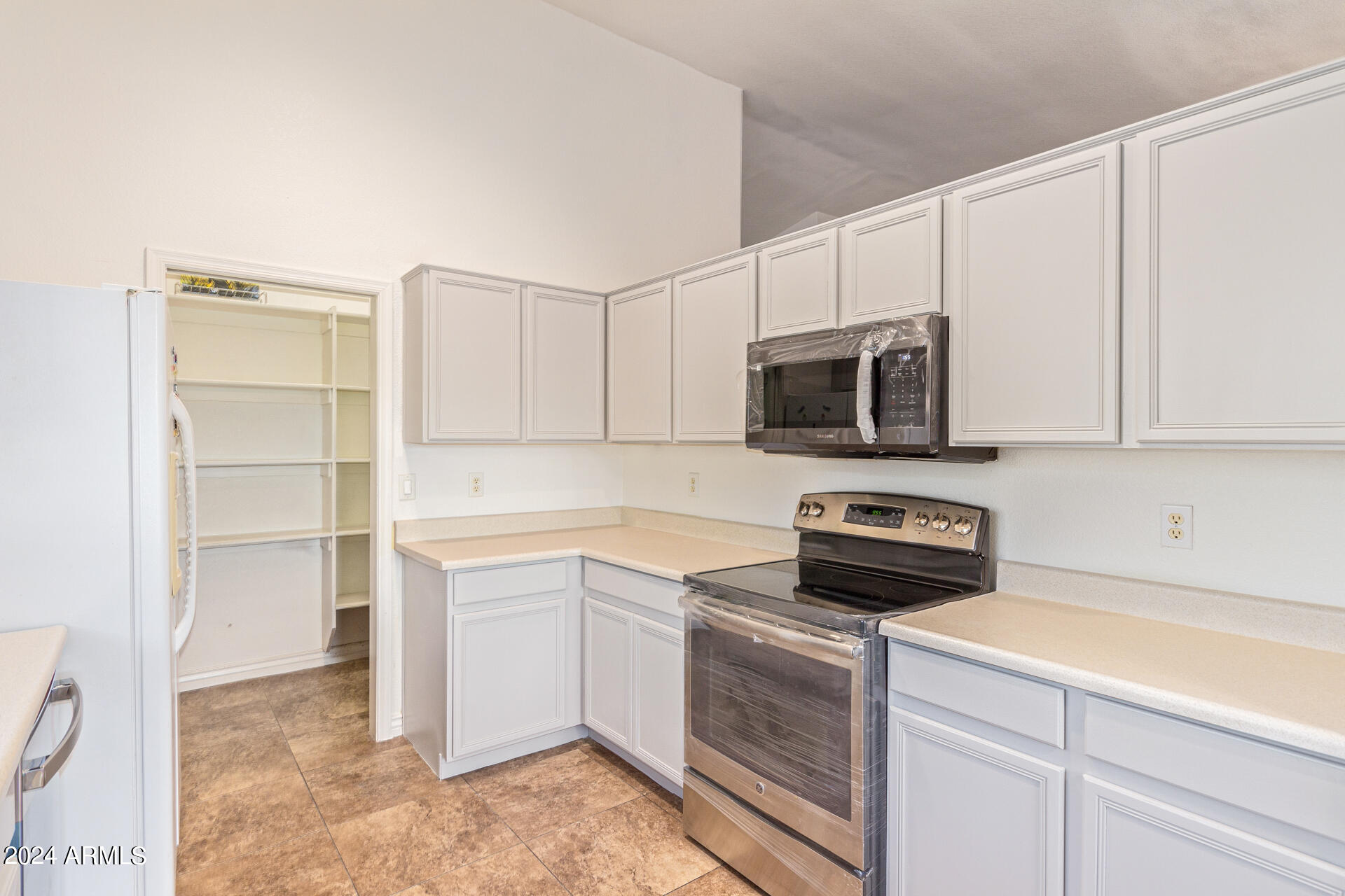 2674 W OAKGROVE Lane