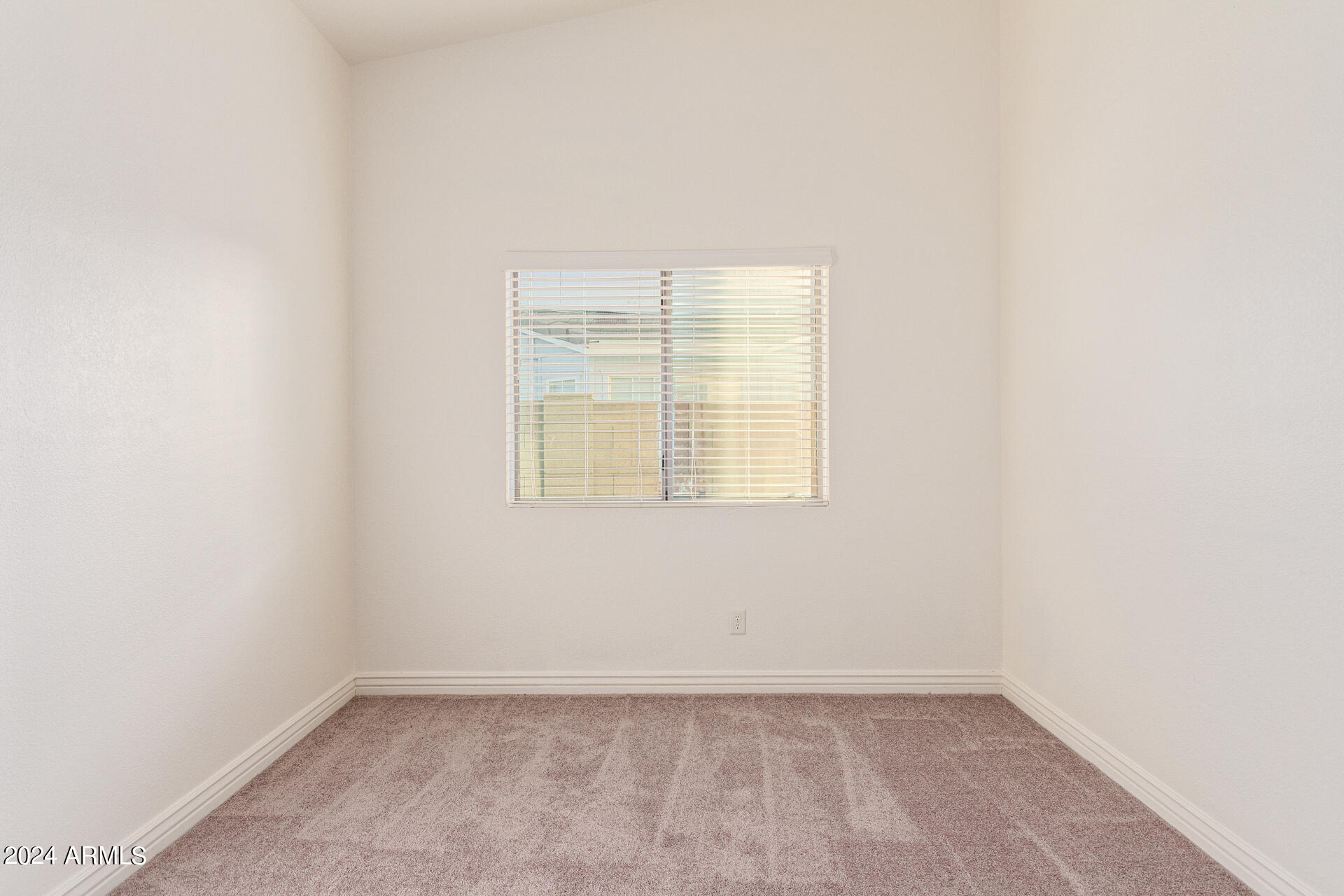 2674 W OAKGROVE Lane