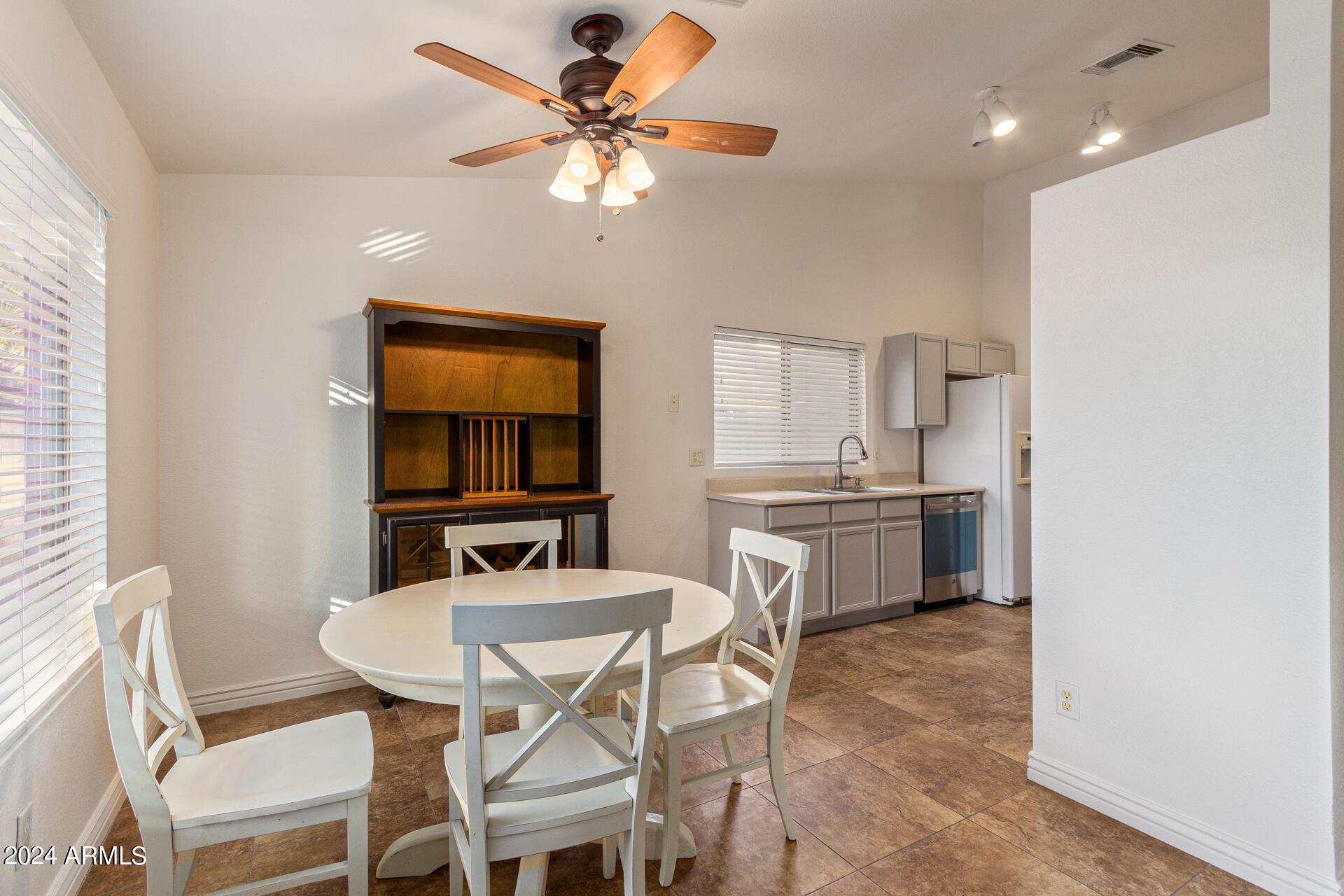 2674 W OAKGROVE Lane