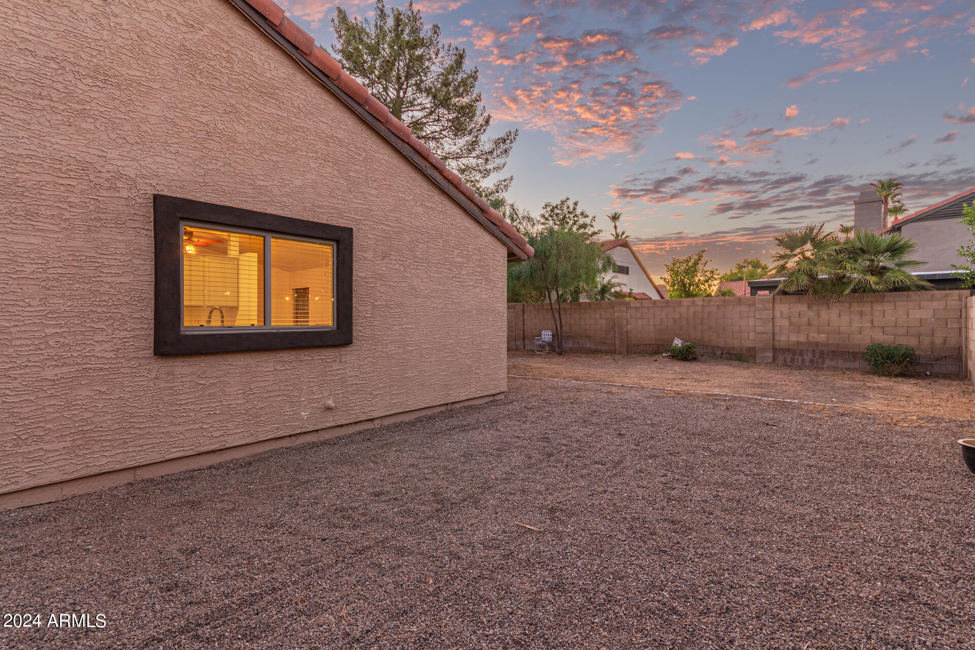 2674 W OAKGROVE Lane