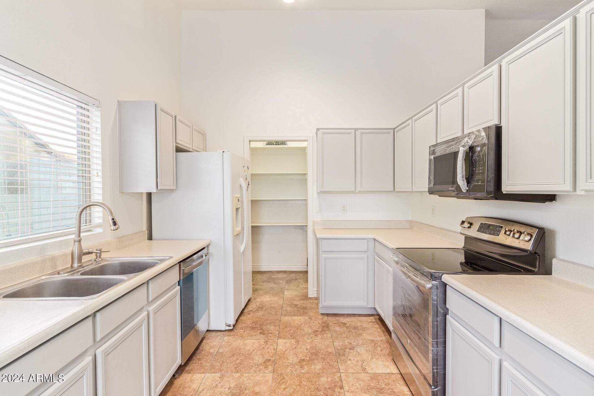 2674 W OAKGROVE Lane