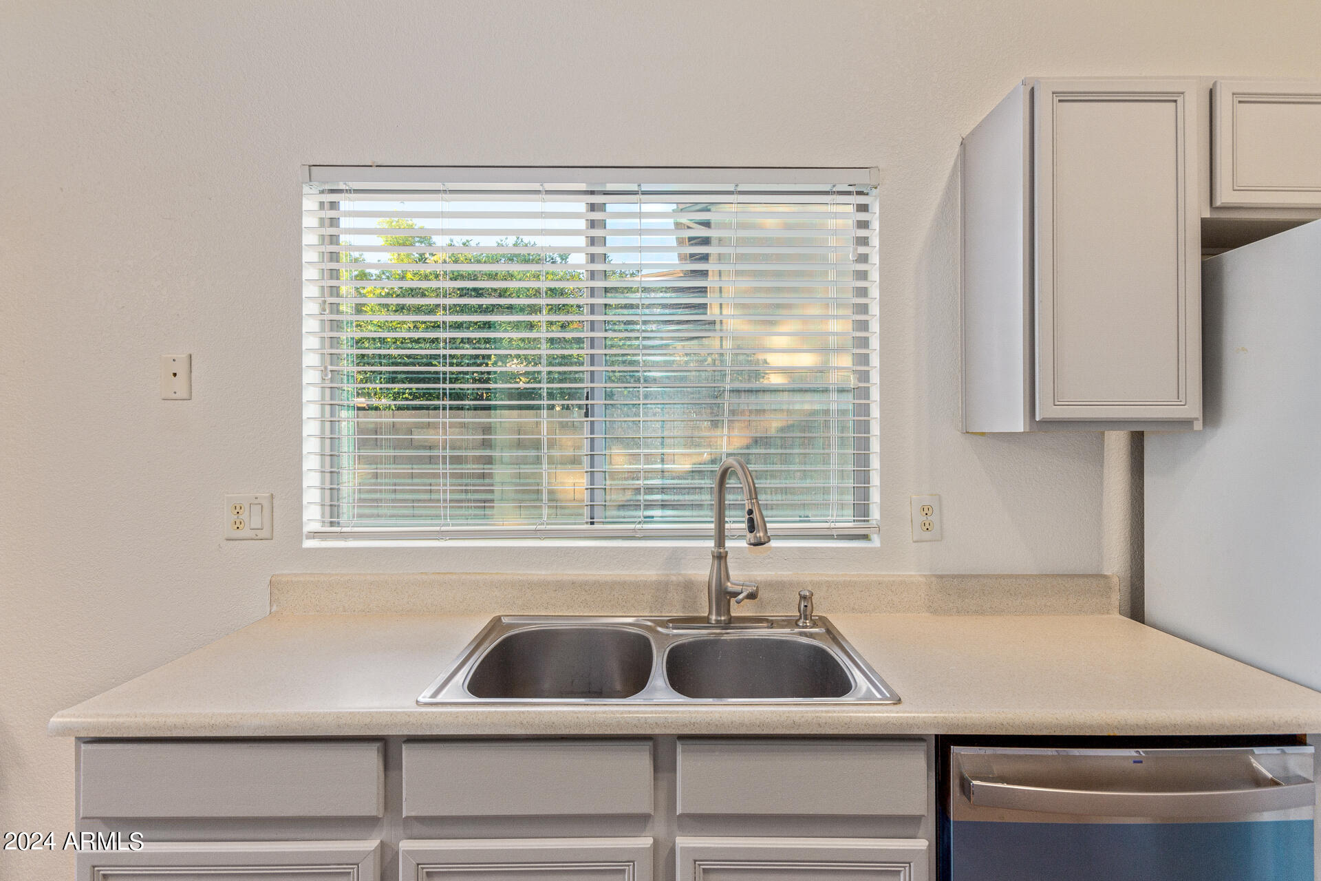 2674 W OAKGROVE Lane