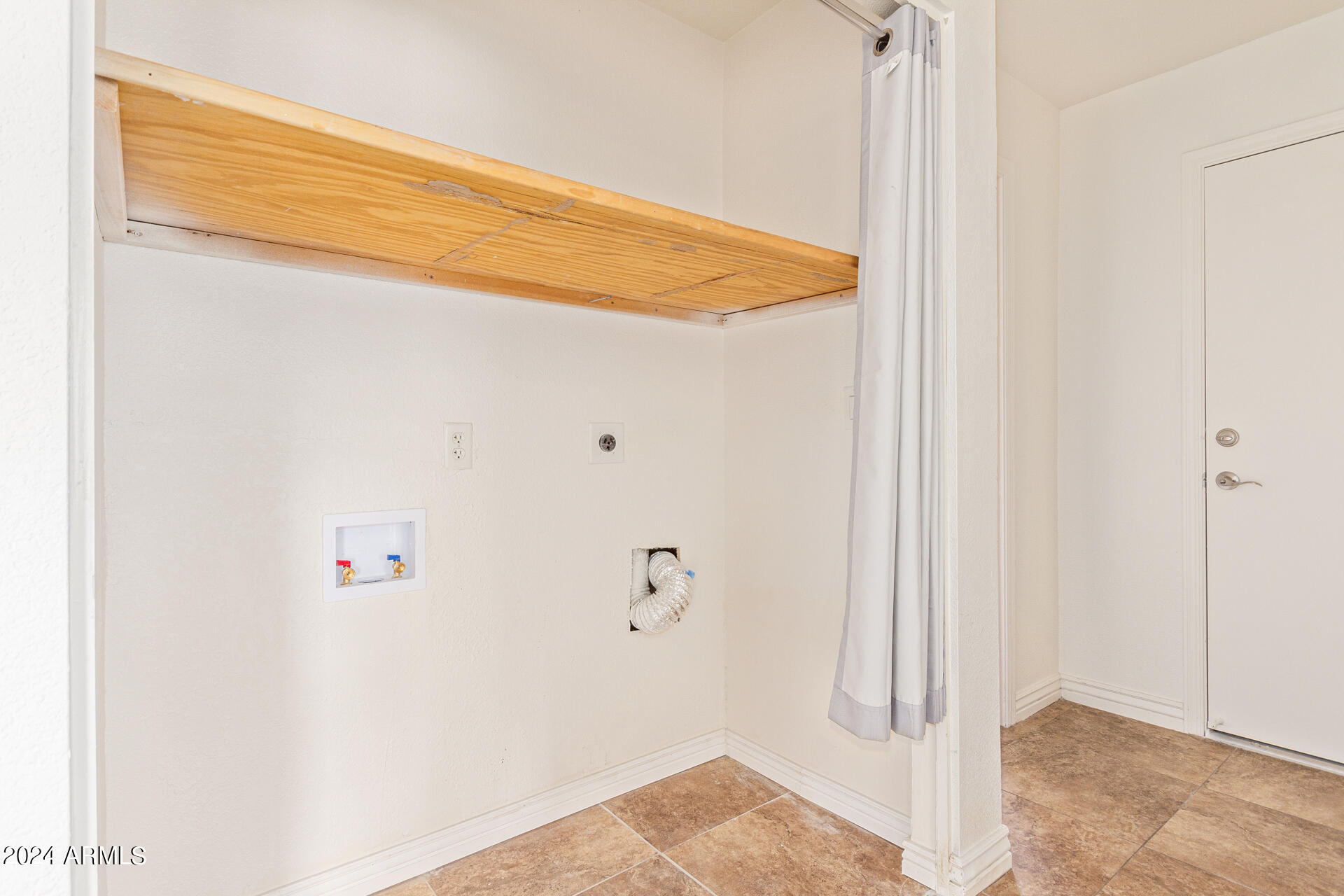 2674 W OAKGROVE Lane