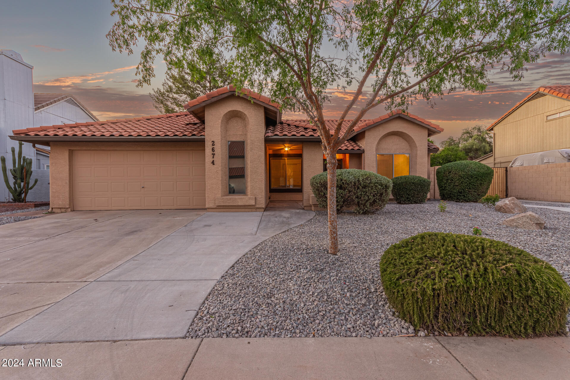 2674 W OAKGROVE Lane