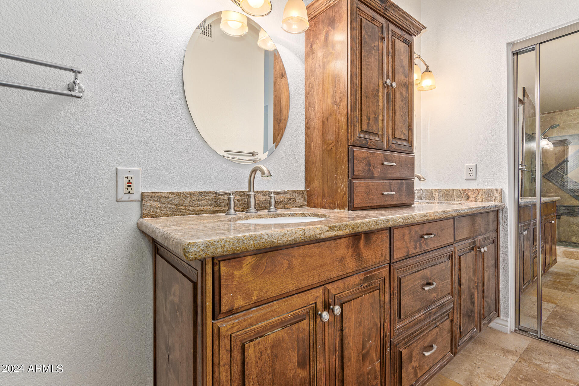 2674 W OAKGROVE Lane