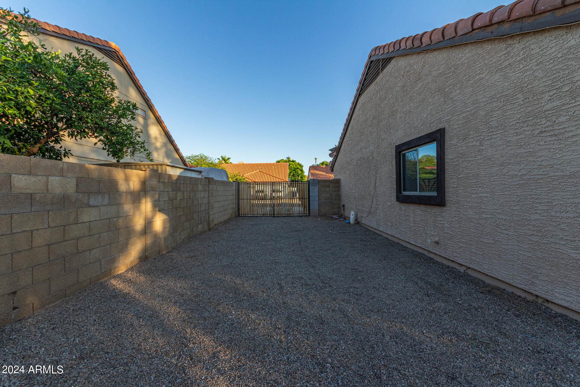 2674 W OAKGROVE Lane