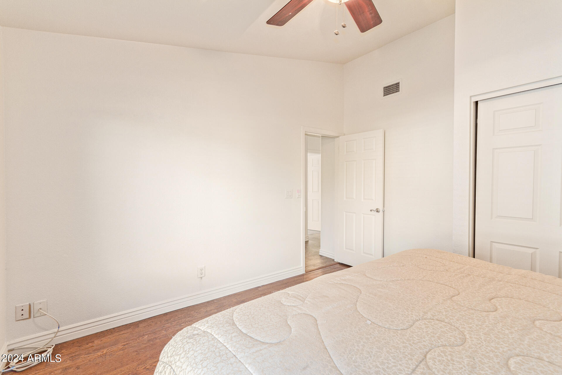 2674 W OAKGROVE Lane