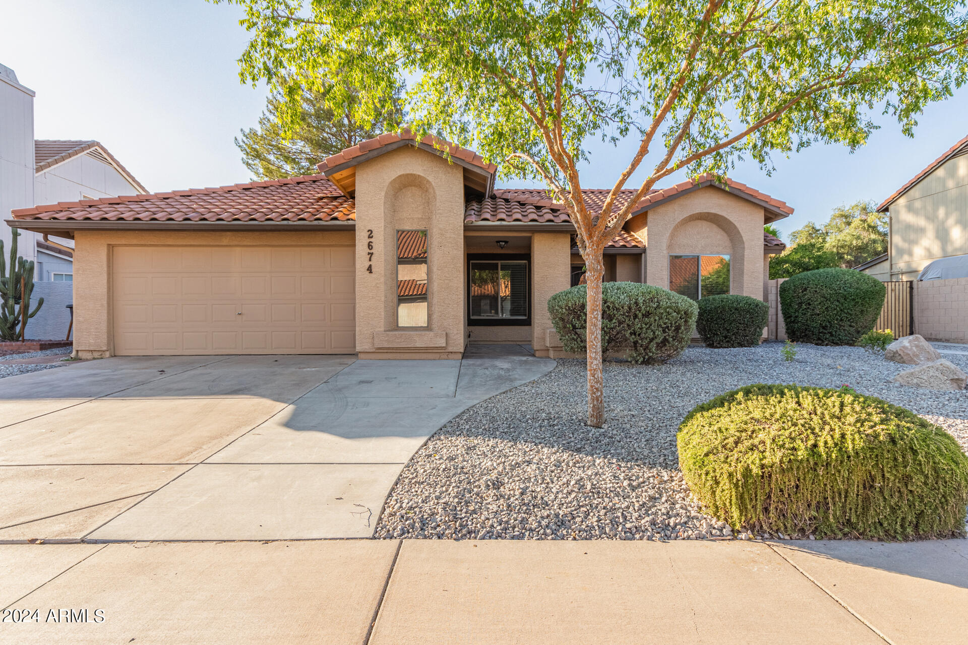 2674 W OAKGROVE Lane