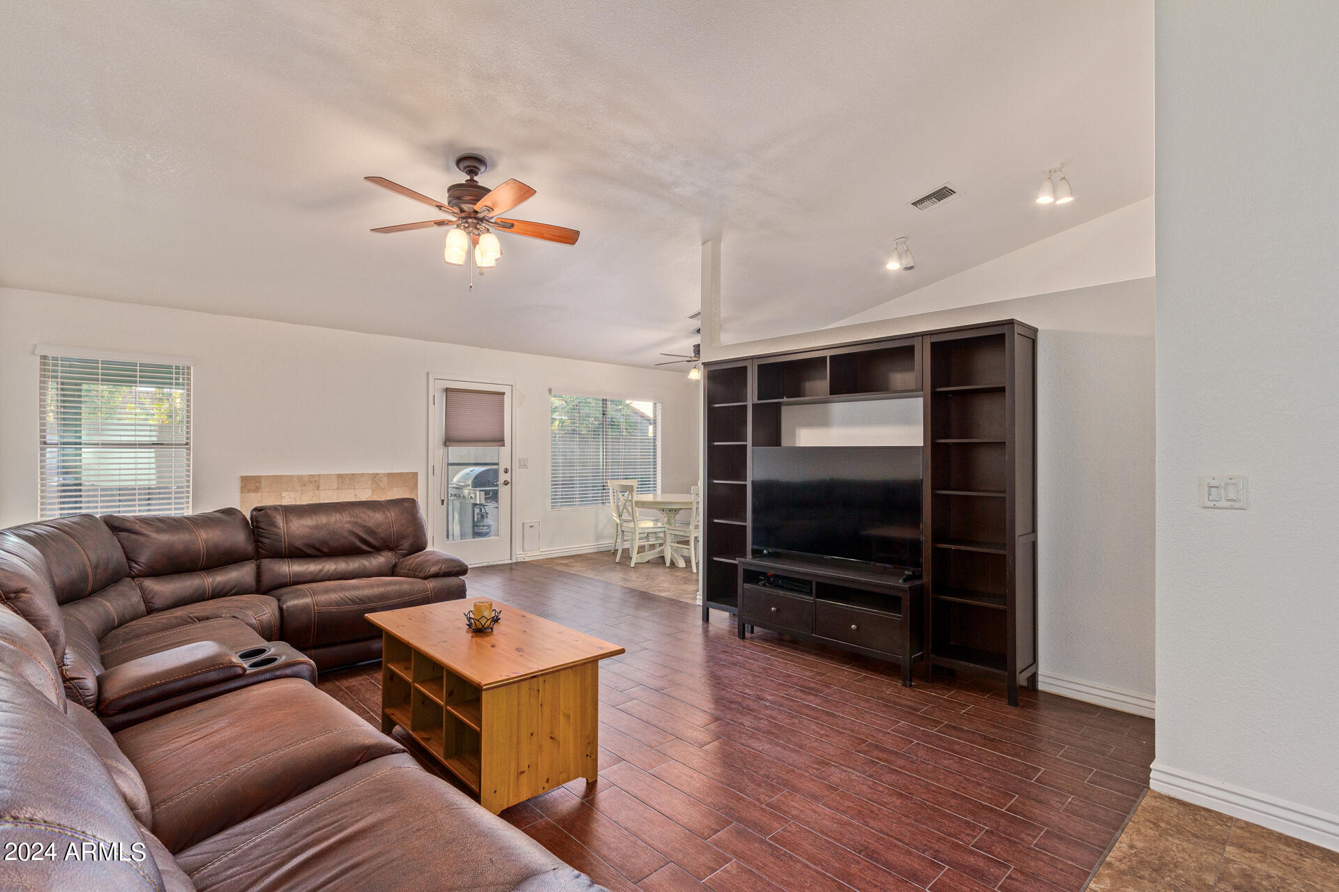 2674 W OAKGROVE Lane