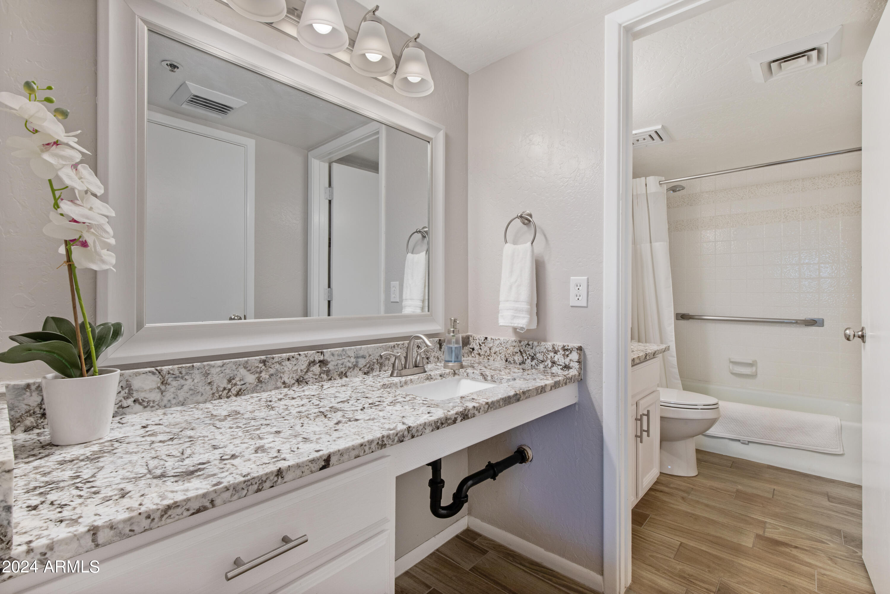 7350 N PIMA Road Unit: 213&214